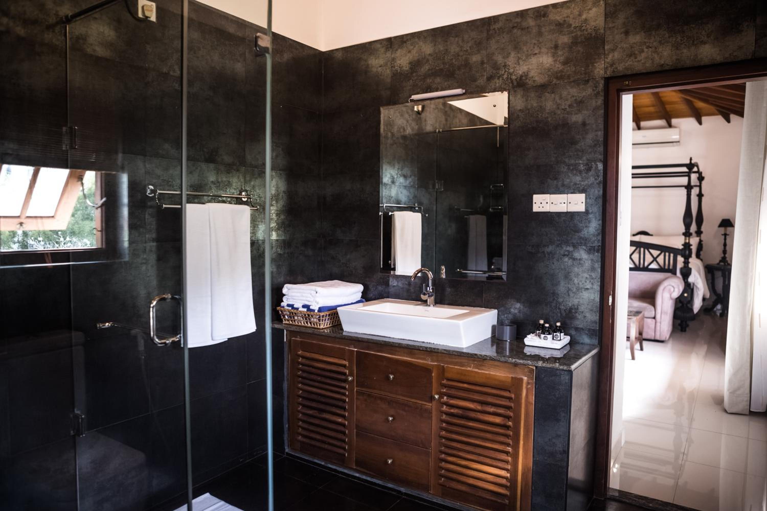 Villa White Queen Resort & Spa
