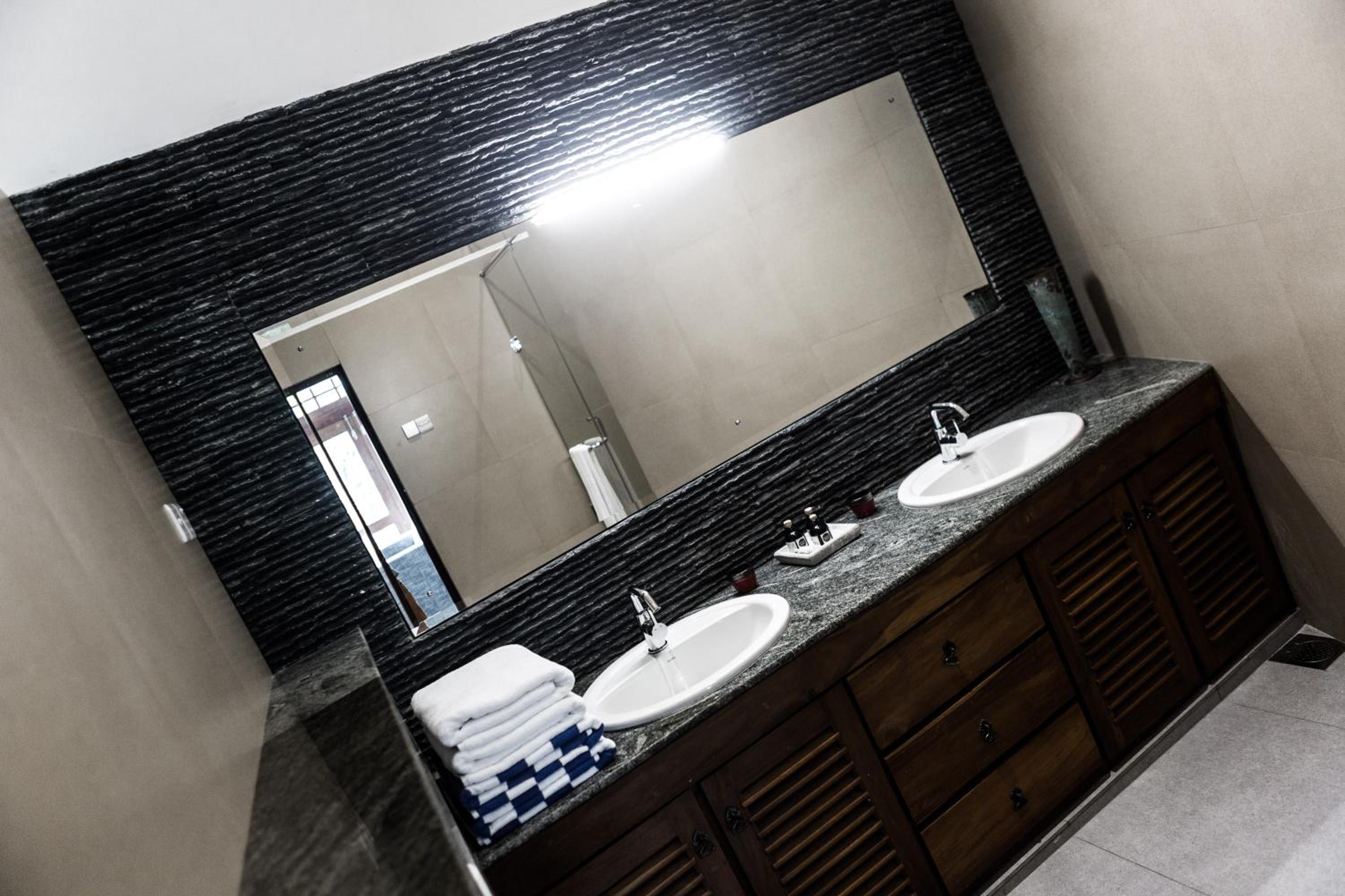 Villa White Queen Resort & Spa