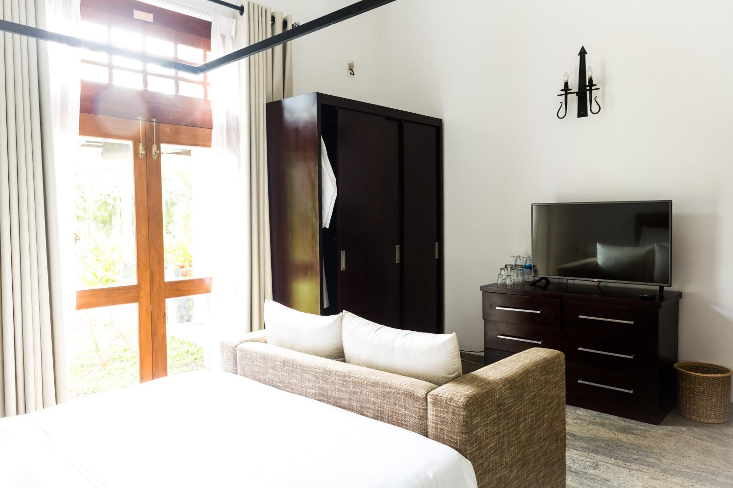 Villa White Queen Resort & Spa