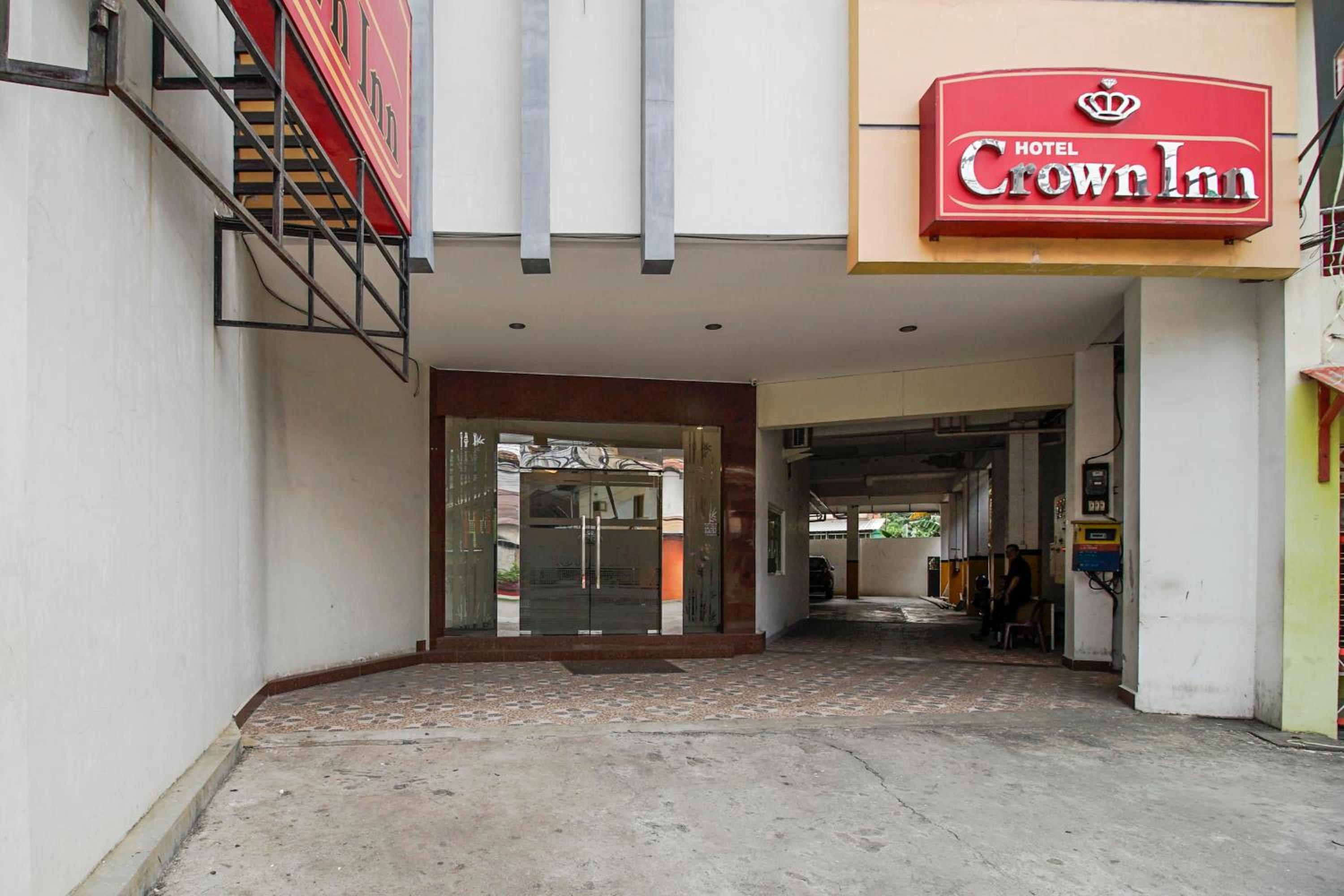 Hotel RedDoorz Plus @ Karebosi Area 2 - Image 1