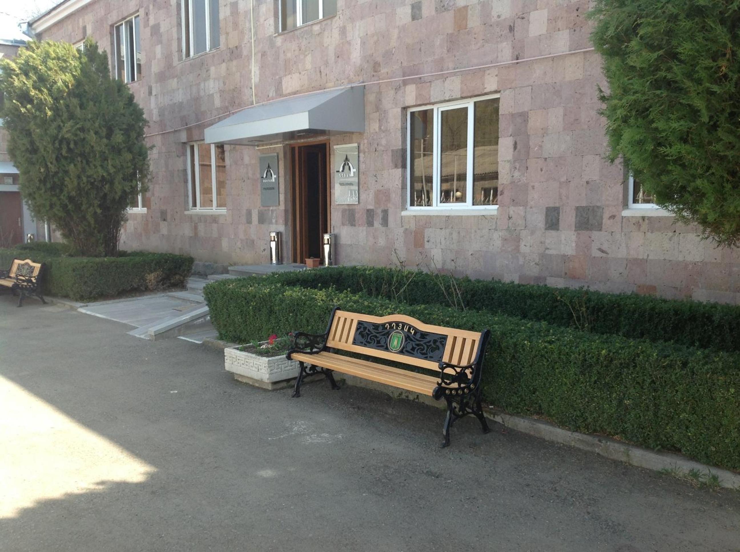 GreenWood Hotel