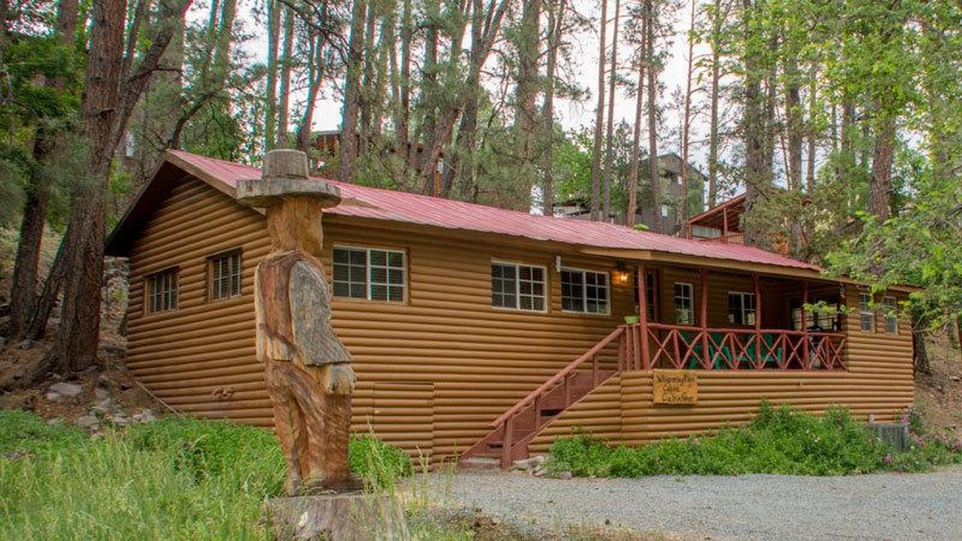 Hotel Cabin Fever - Cozy whirlpool cabin near river & downtown - Image 1