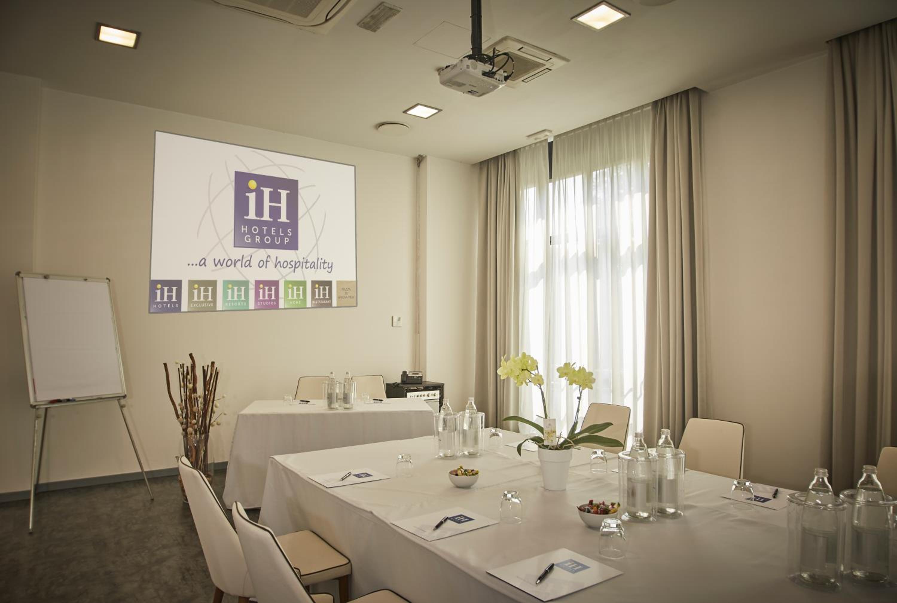 iH Hotels Milano Lorenteggio-3