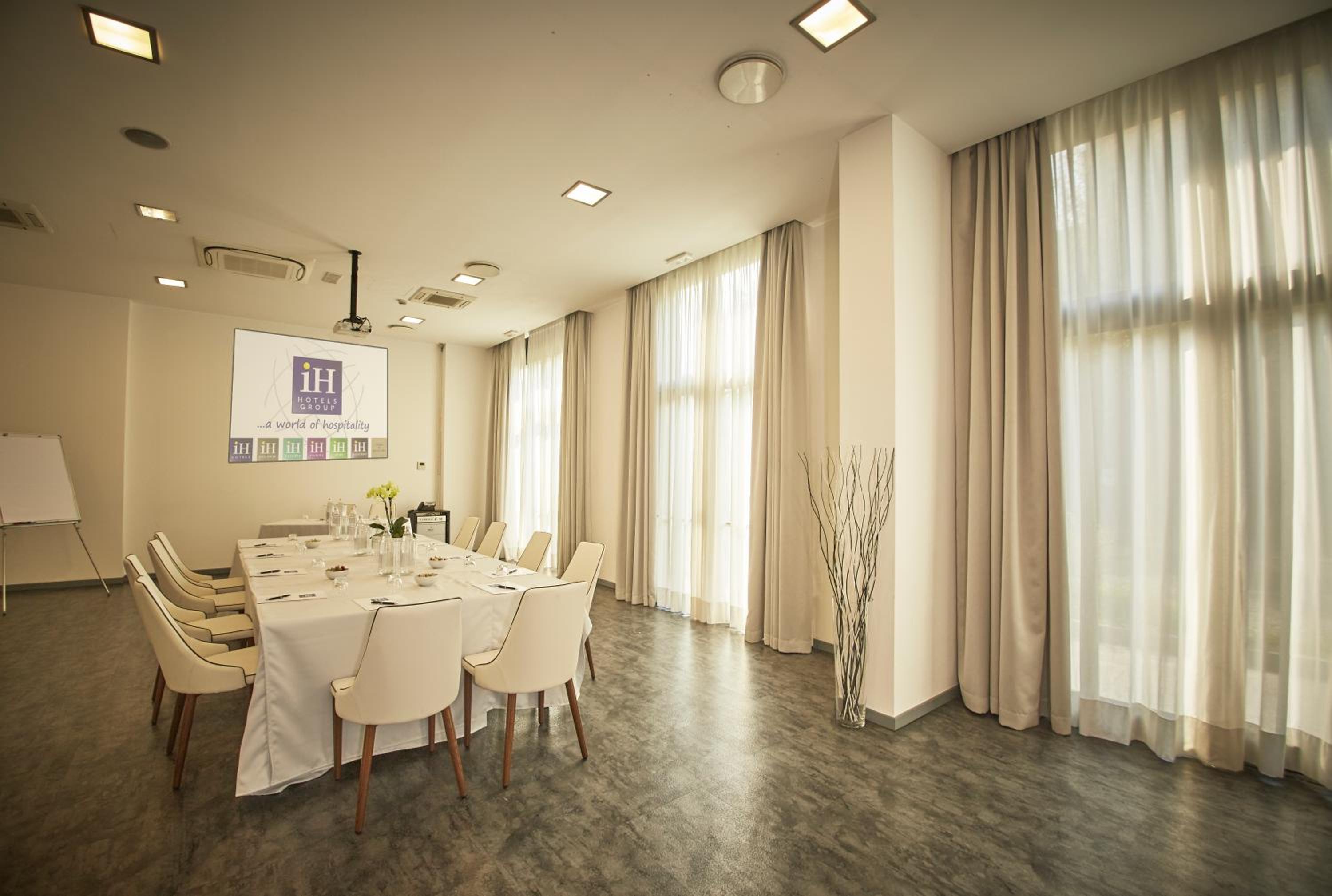 iH Hotels Milano Lorenteggio-1