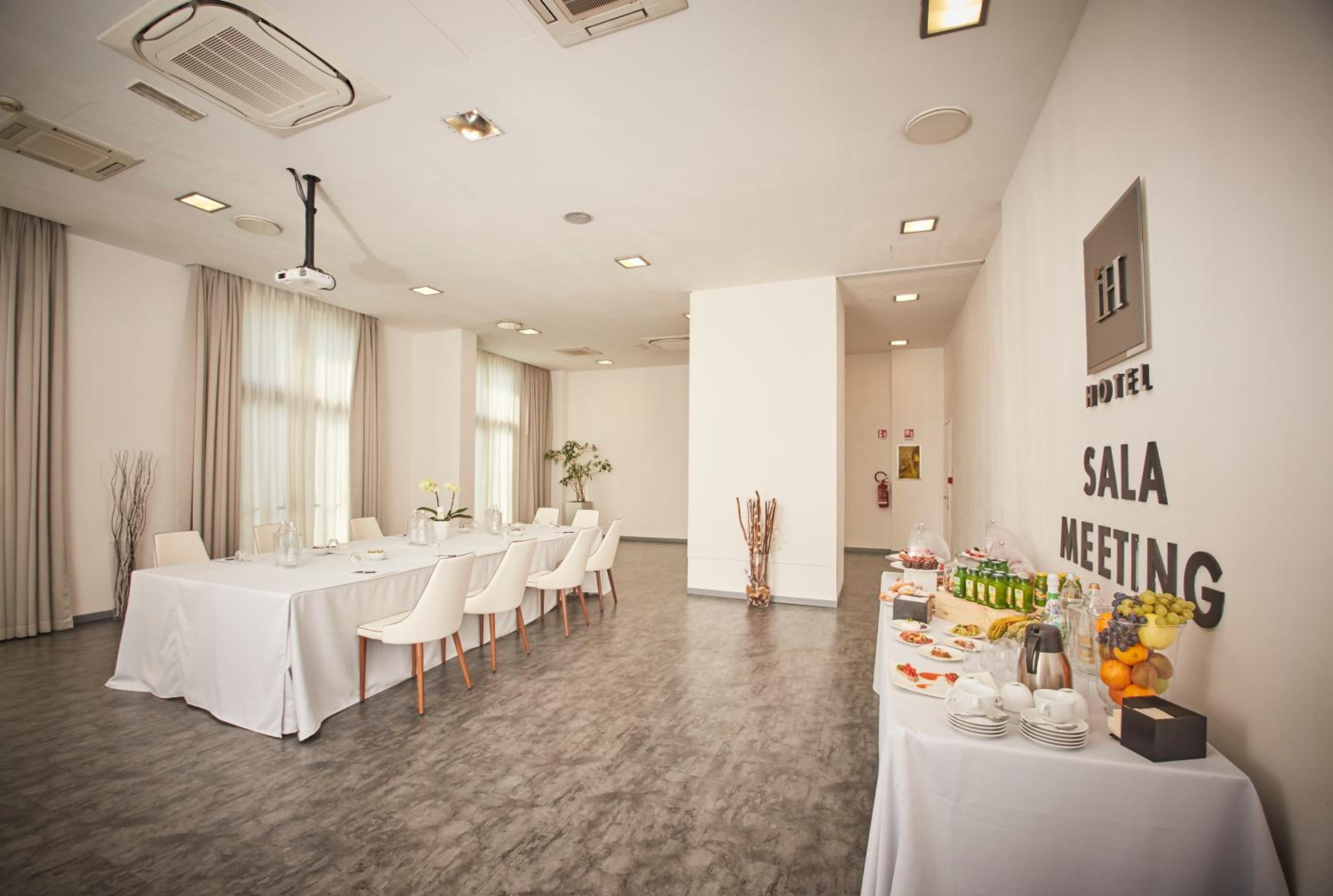 iH Hotels Milano Lorenteggio-4