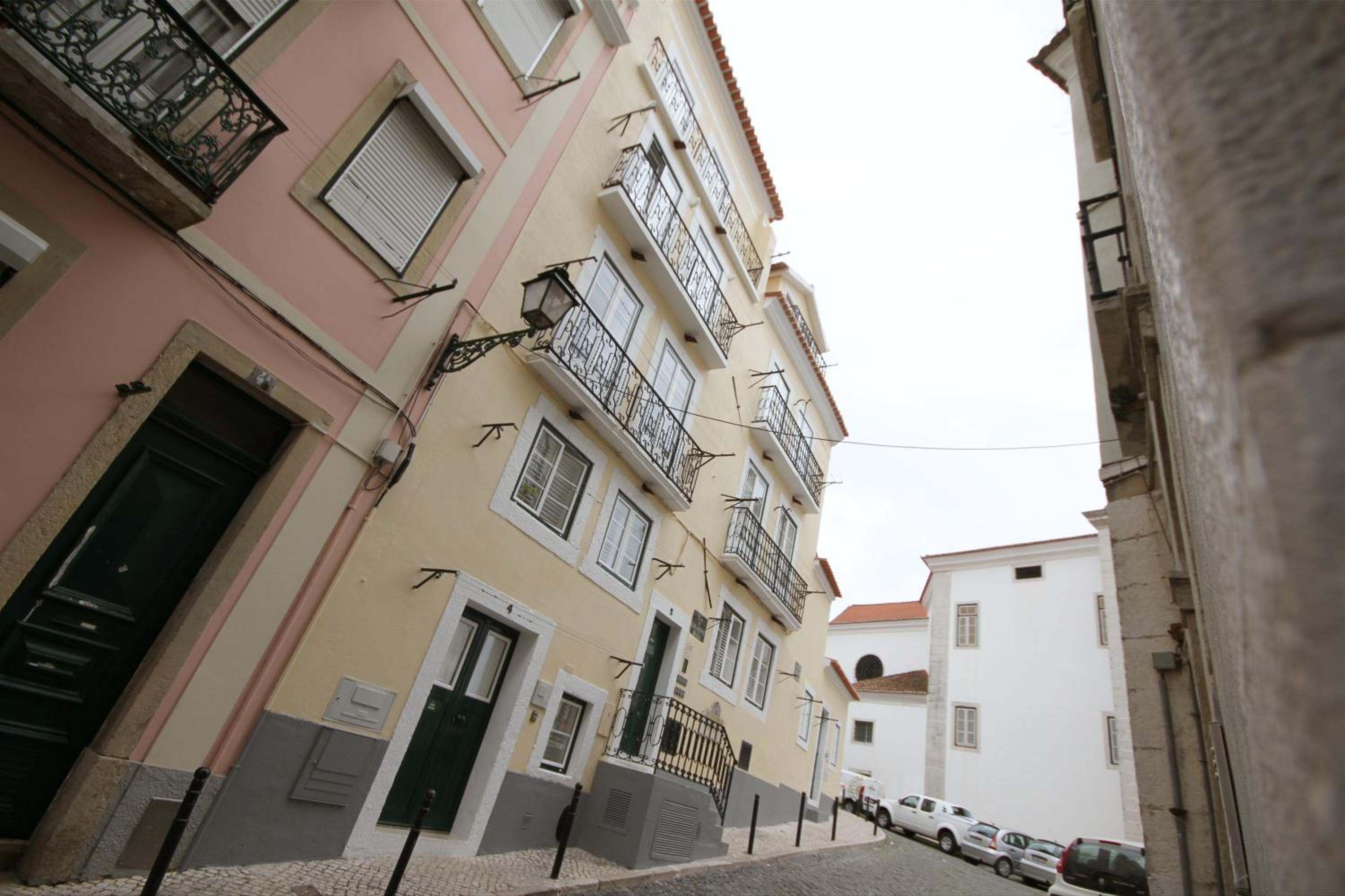 Alfama Right Point — Lisbon