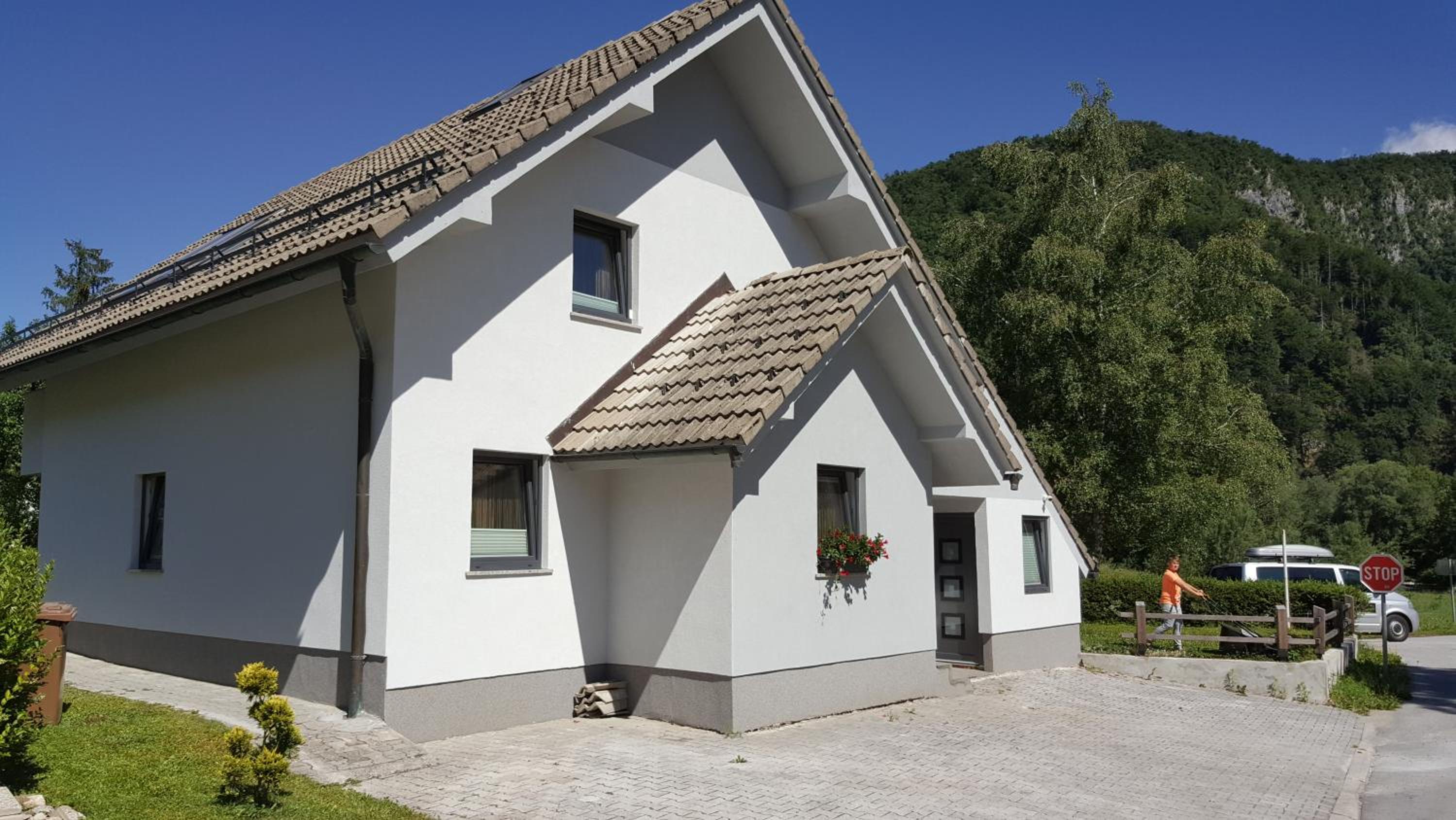 Hotel Holiday House Klemenčič - Image 1