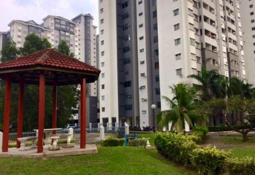 Cozy Little Room at Suria Kipark Damansara Apartment with Fully Equipped Kitchen and Laundry