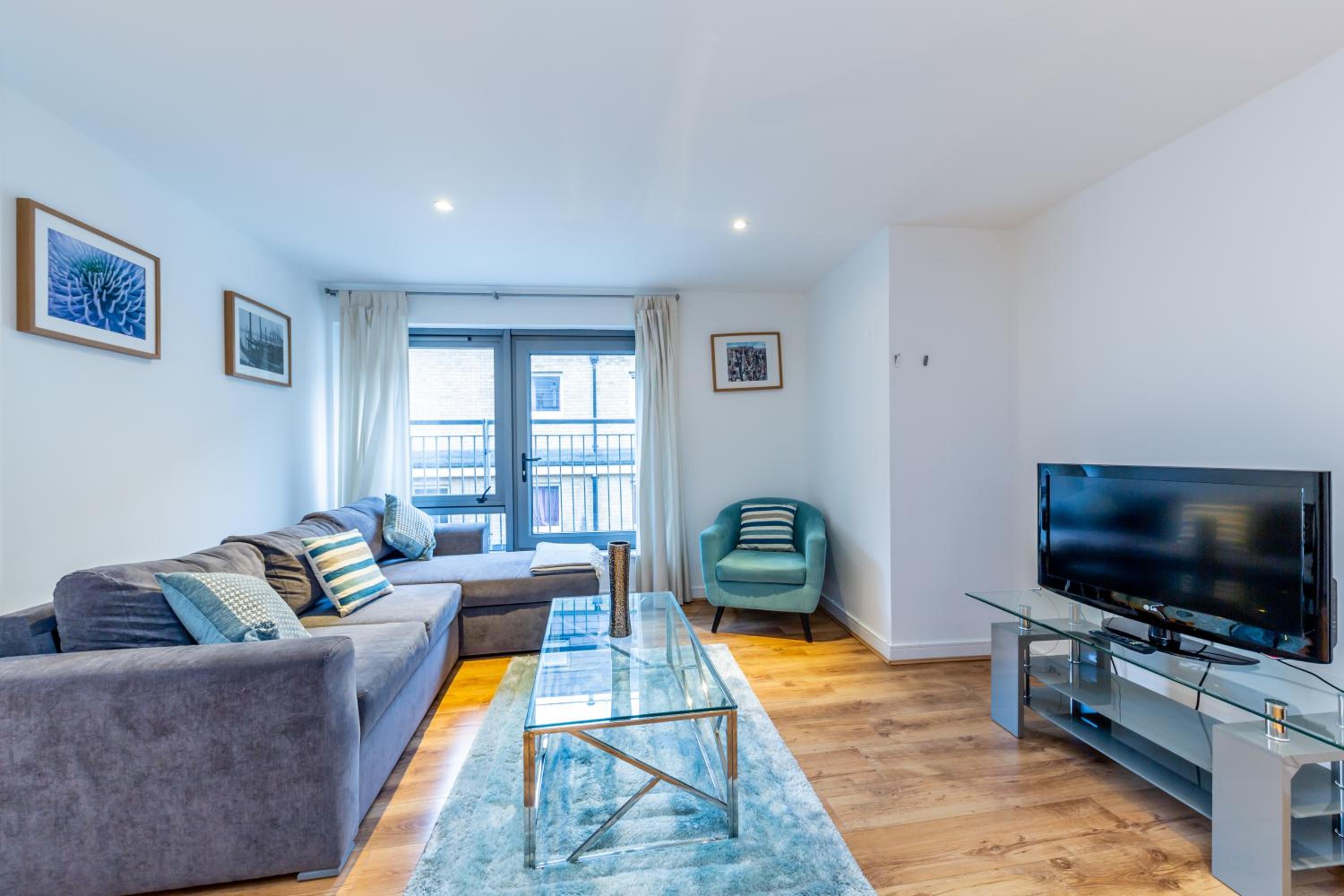 1 & 2 Executive Apartments next to Liverpool Street FREE WIFI by City Stay Aparts London