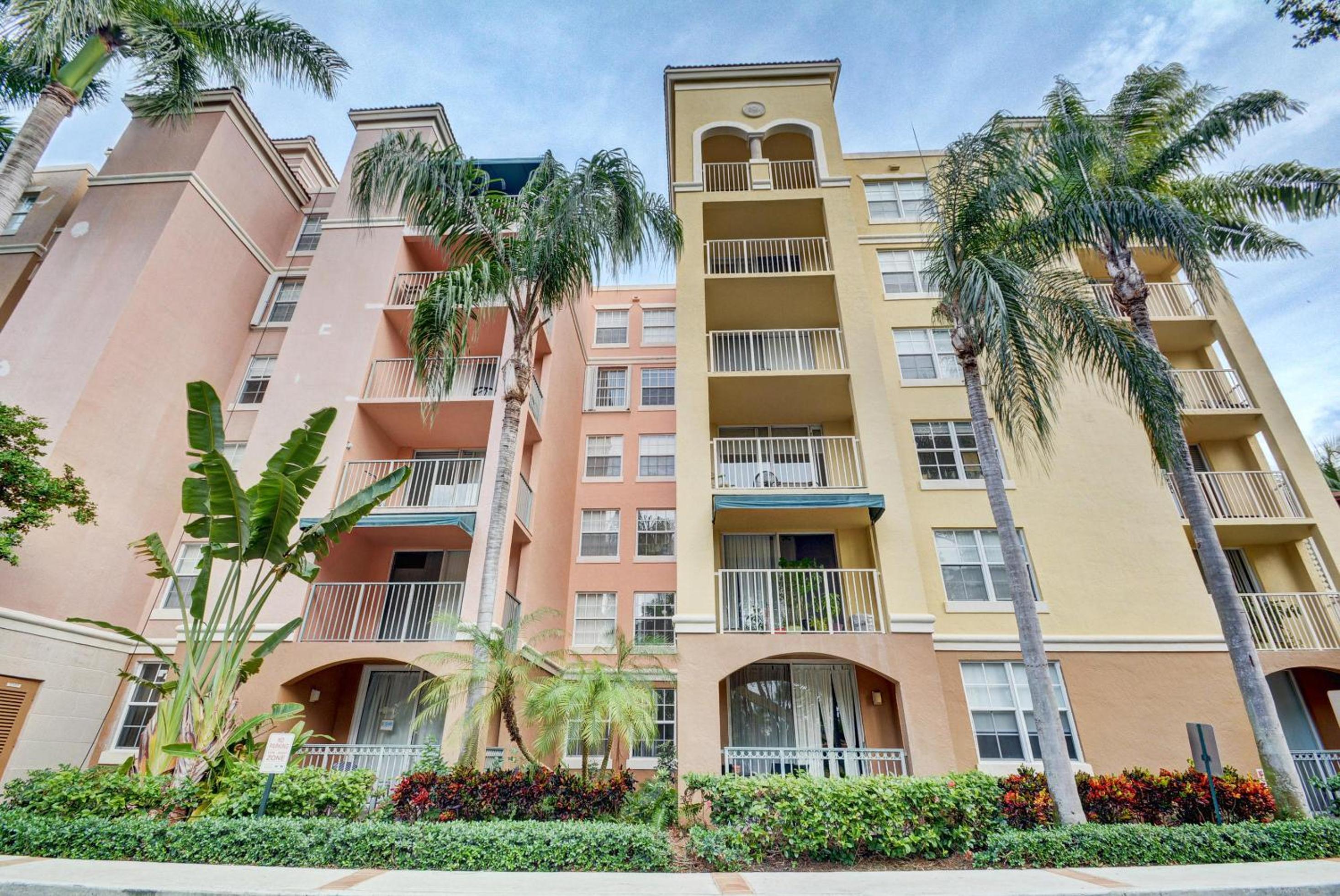 Hotel Renovated 2/2 Unit at Yacht Club/Aventura - Image 1