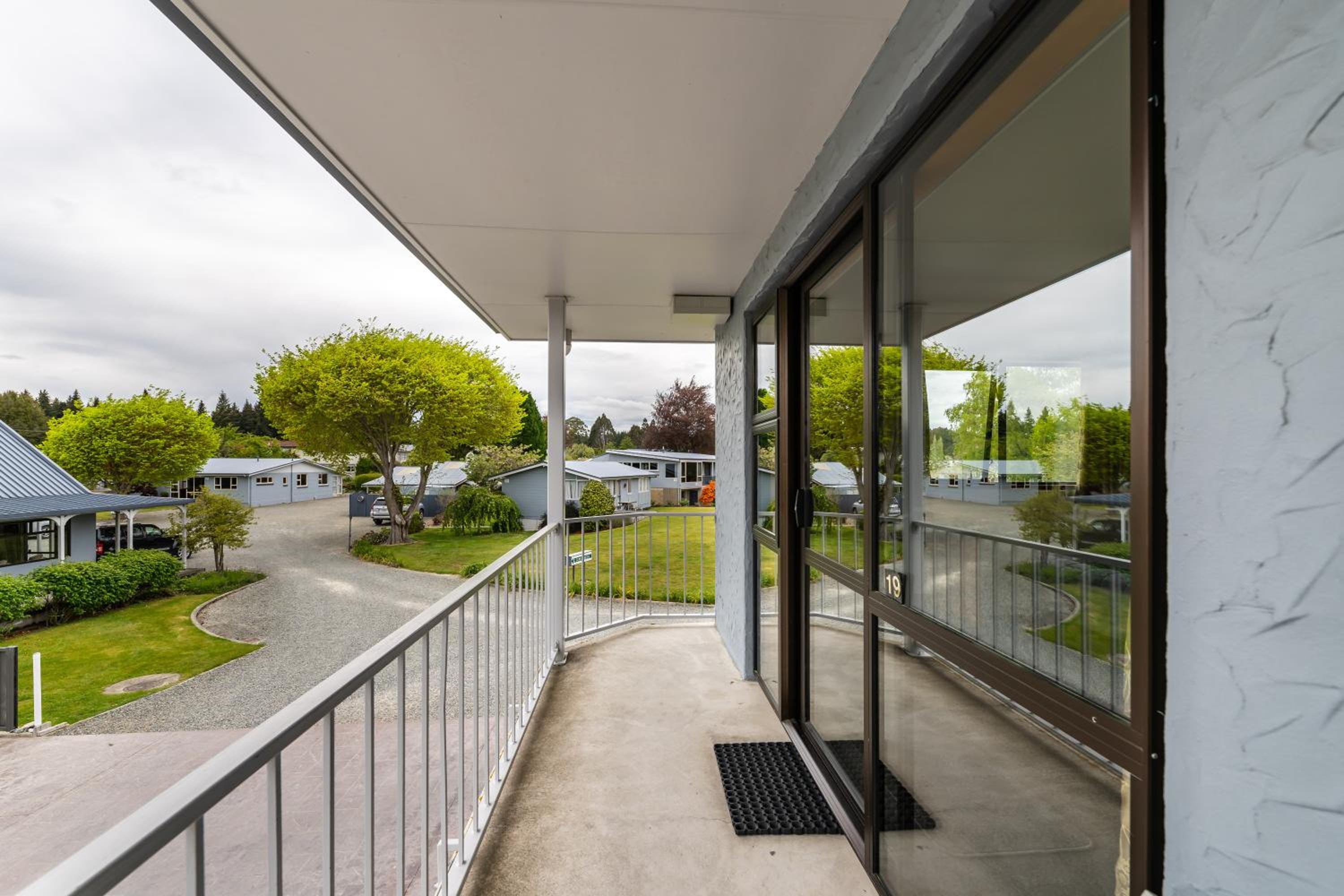 Lakeside Motel & Apartments — photo 54