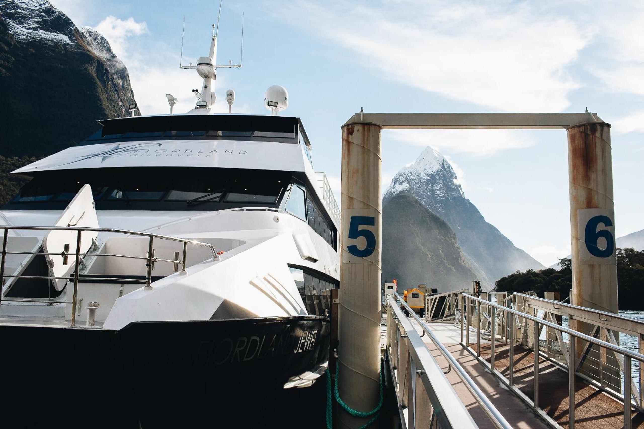 Milford Sound Overnight Cruise - Fiordland Discovery view 5