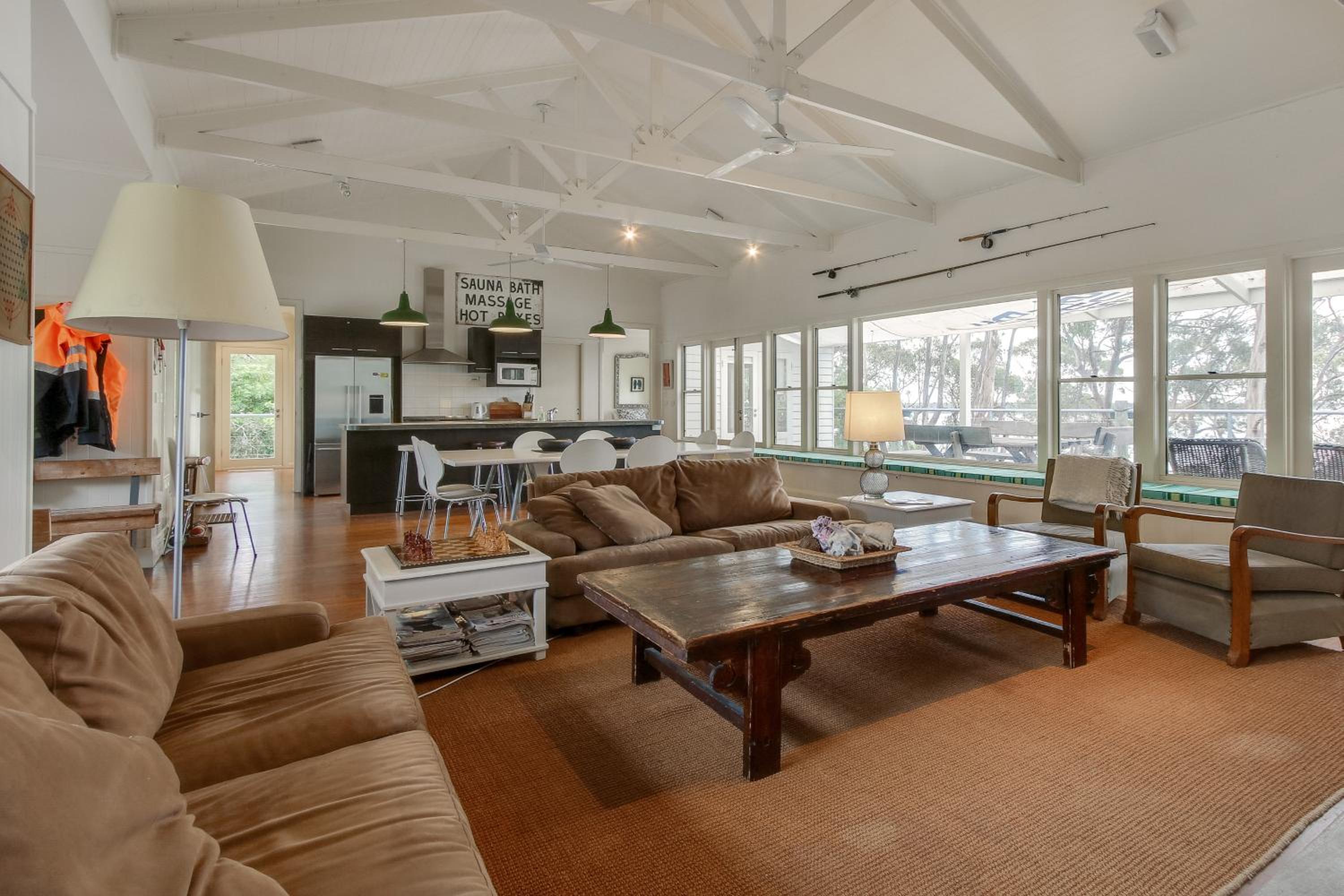 Los Gatos - Metung Lakeside Retreat view 2