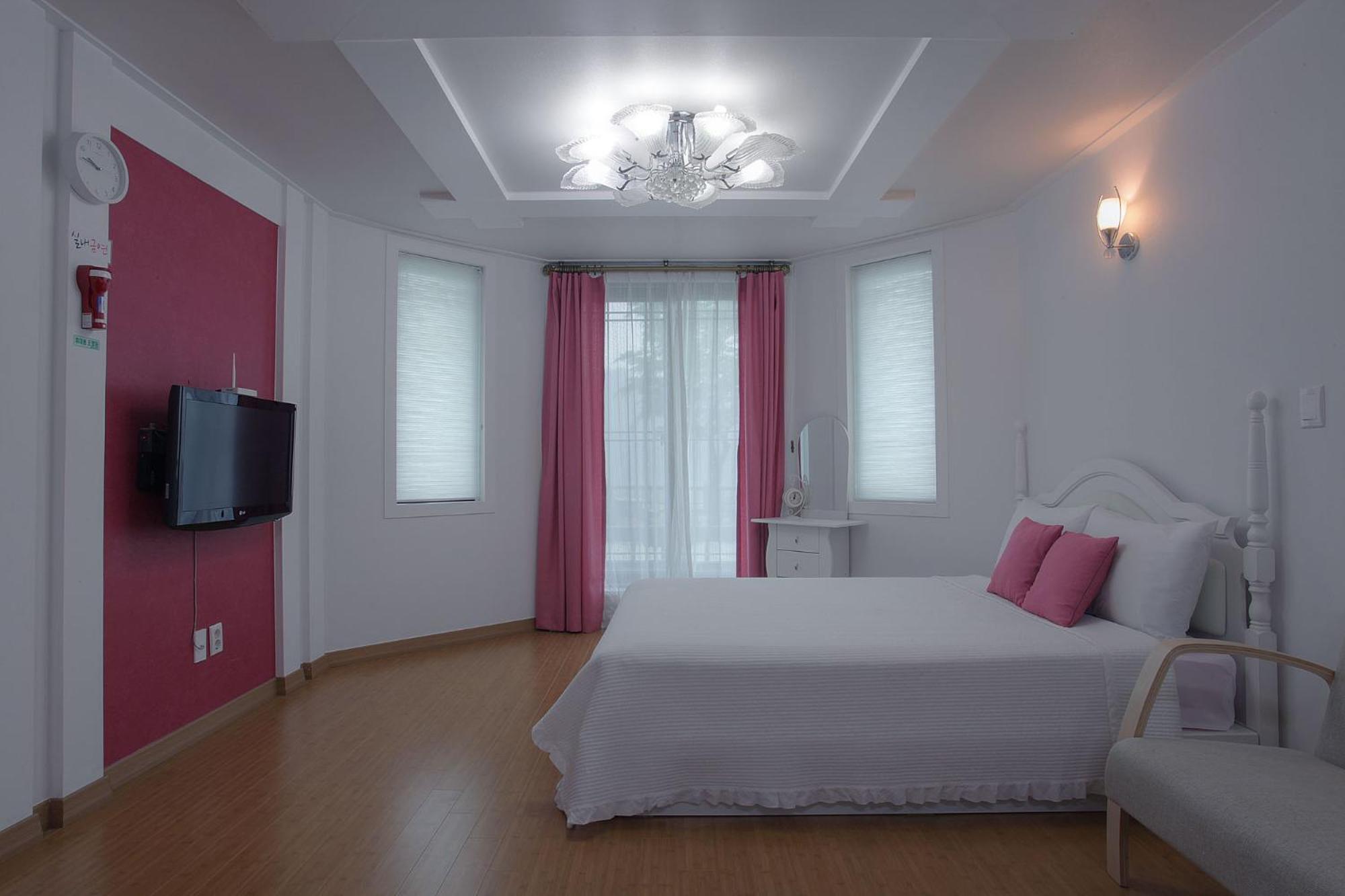 Forest of Color Pension