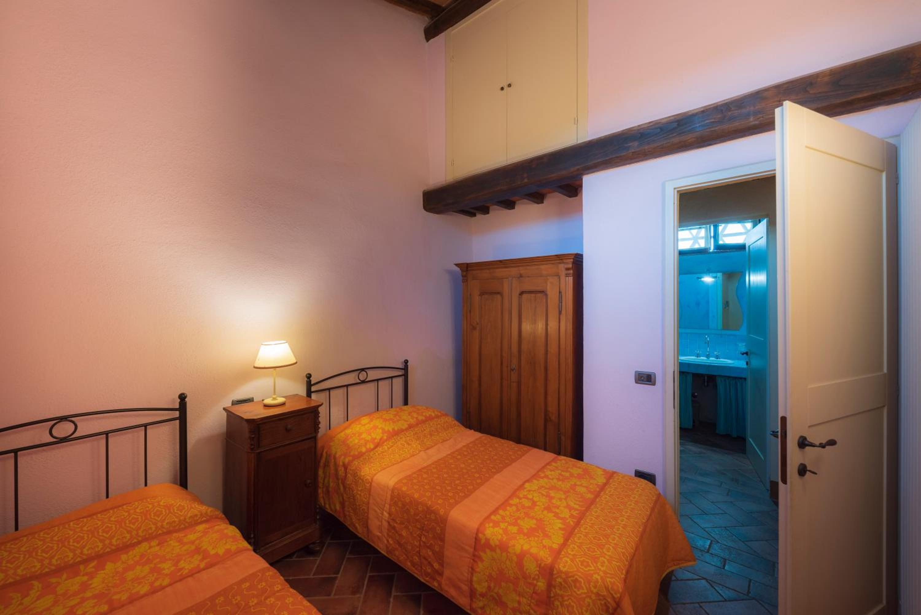 Agriturismo Verniano Five Apartments with Panoramic Pool view 4