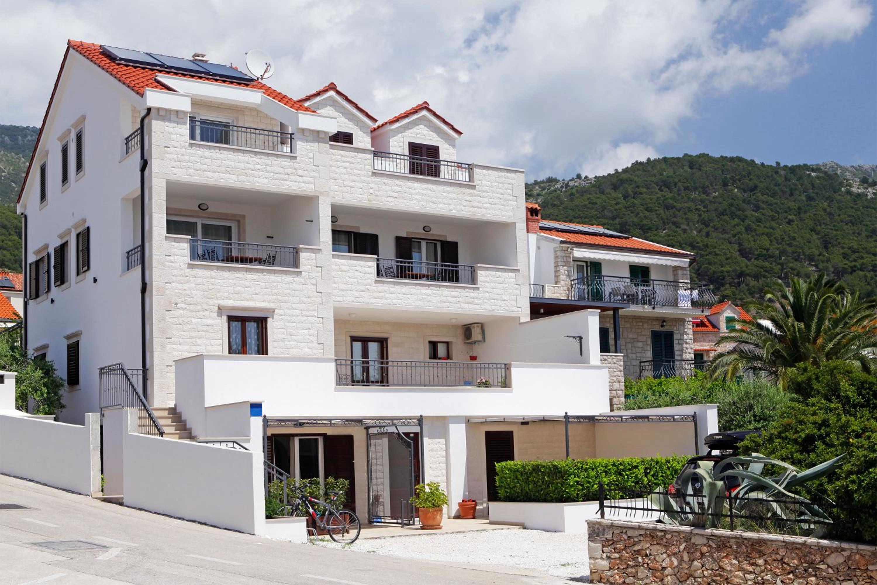 Hotel Apartments Lena - Image 1