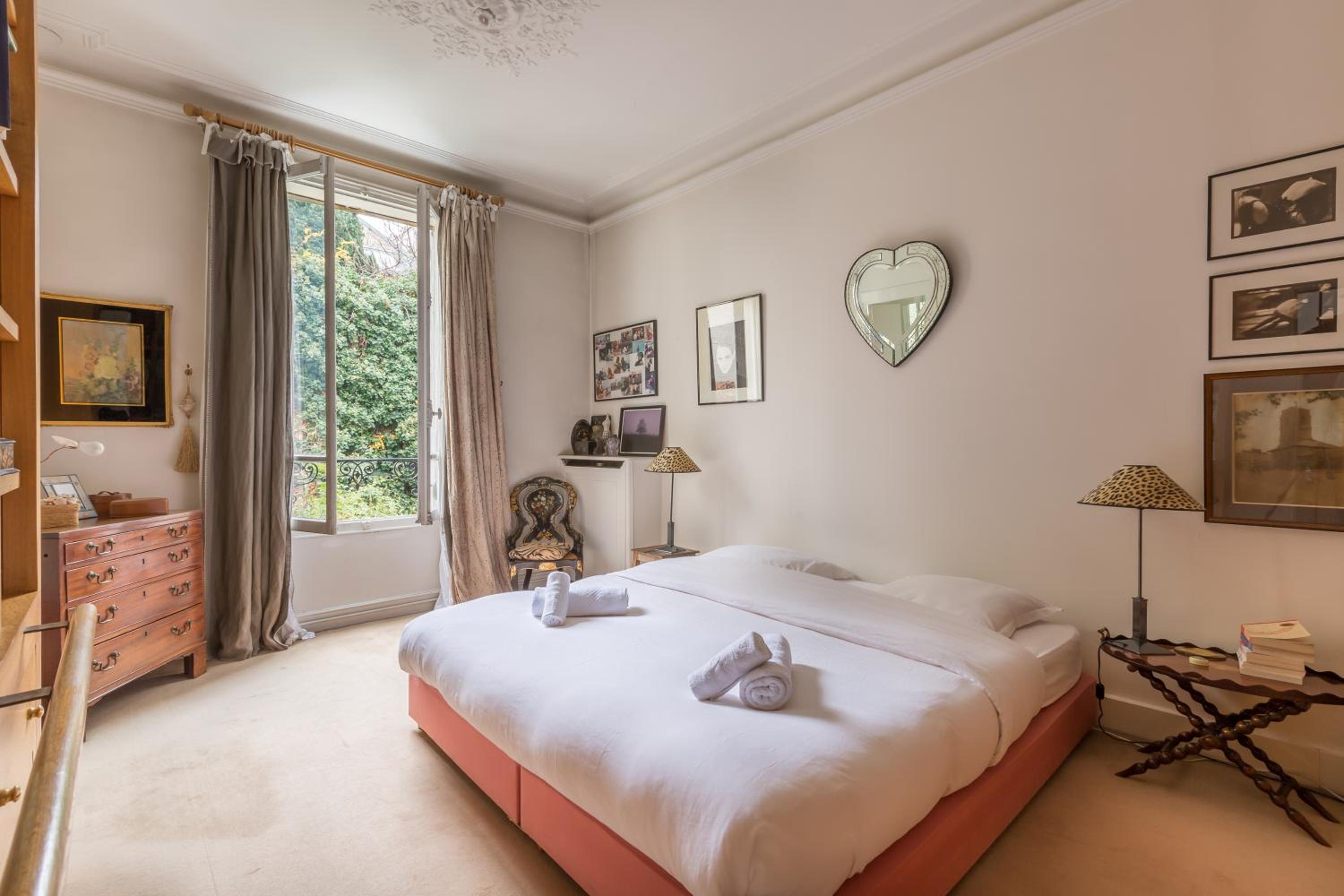 Veeve - Charming Townhouse near Parc Montsouris