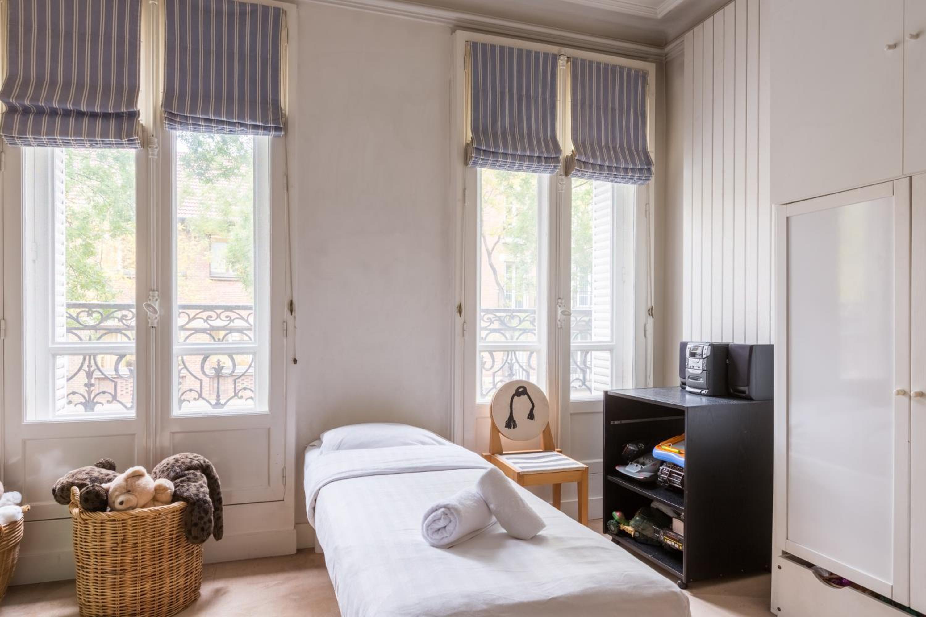 Veeve - Charming Townhouse near Parc Montsouris