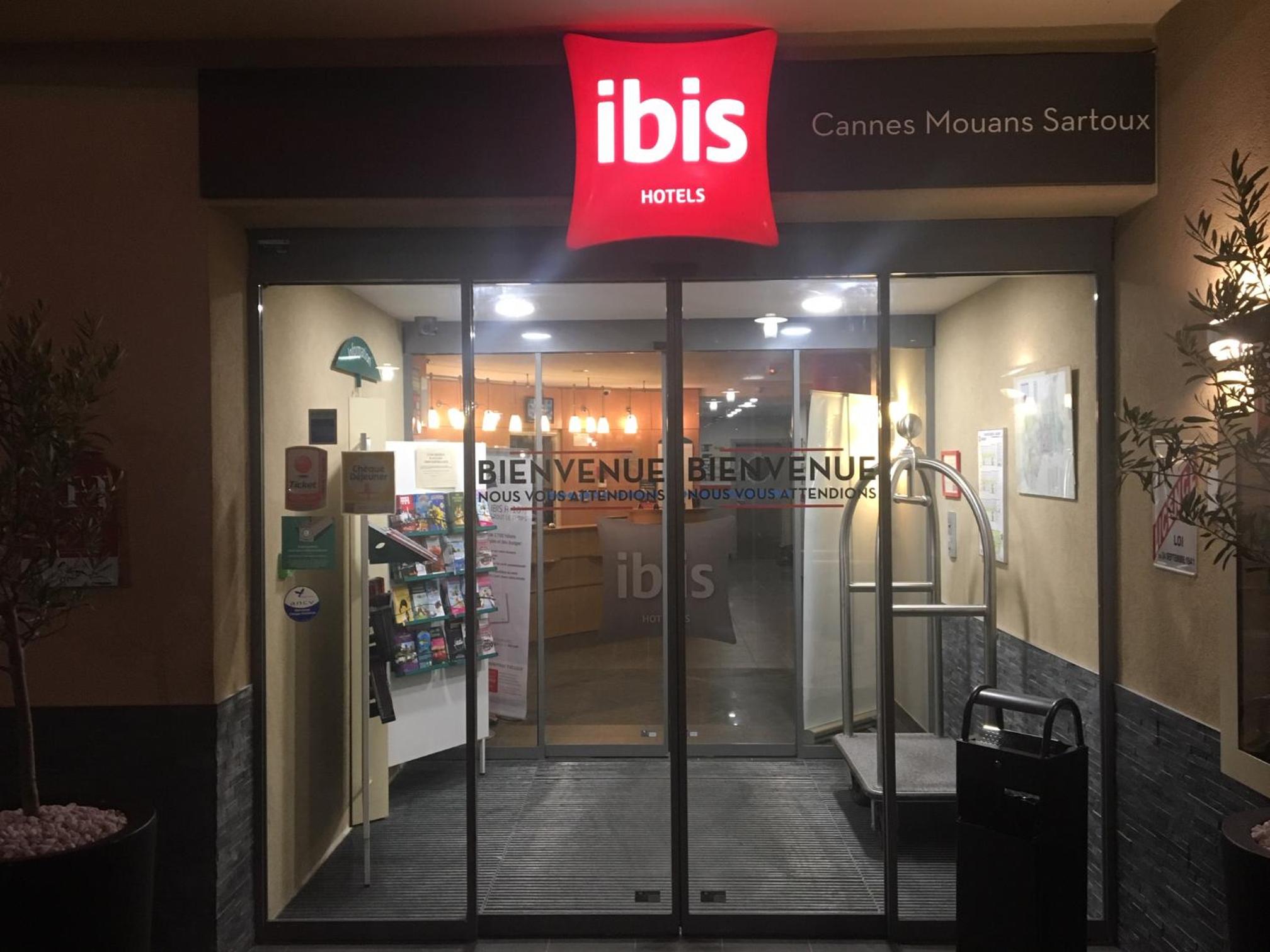 IBIS Cannes Mouans Sartoux Piscine parking gratuit