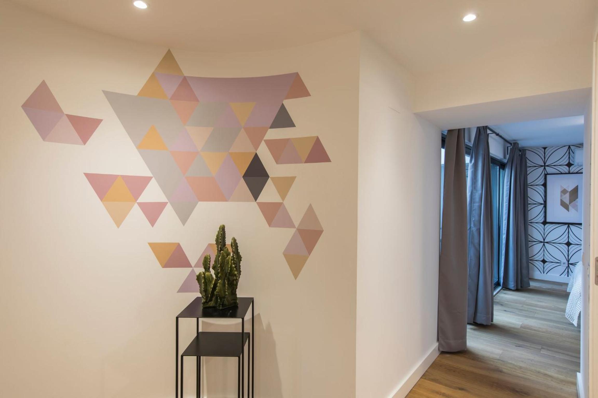 Modern and Colourful Flat in Graça by LovelyStay view 5