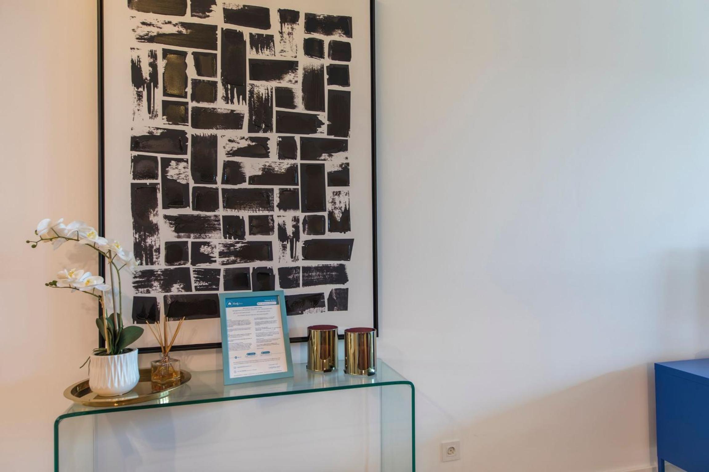 Modern and Colourful Flat in Graça by LovelyStay view 3