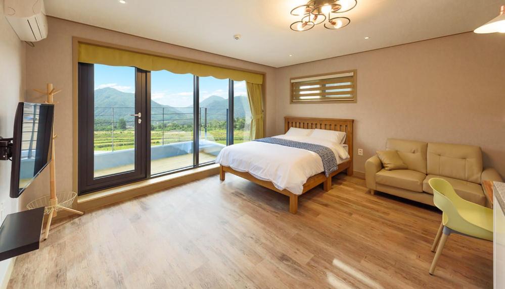 Gyeongpoen Pension