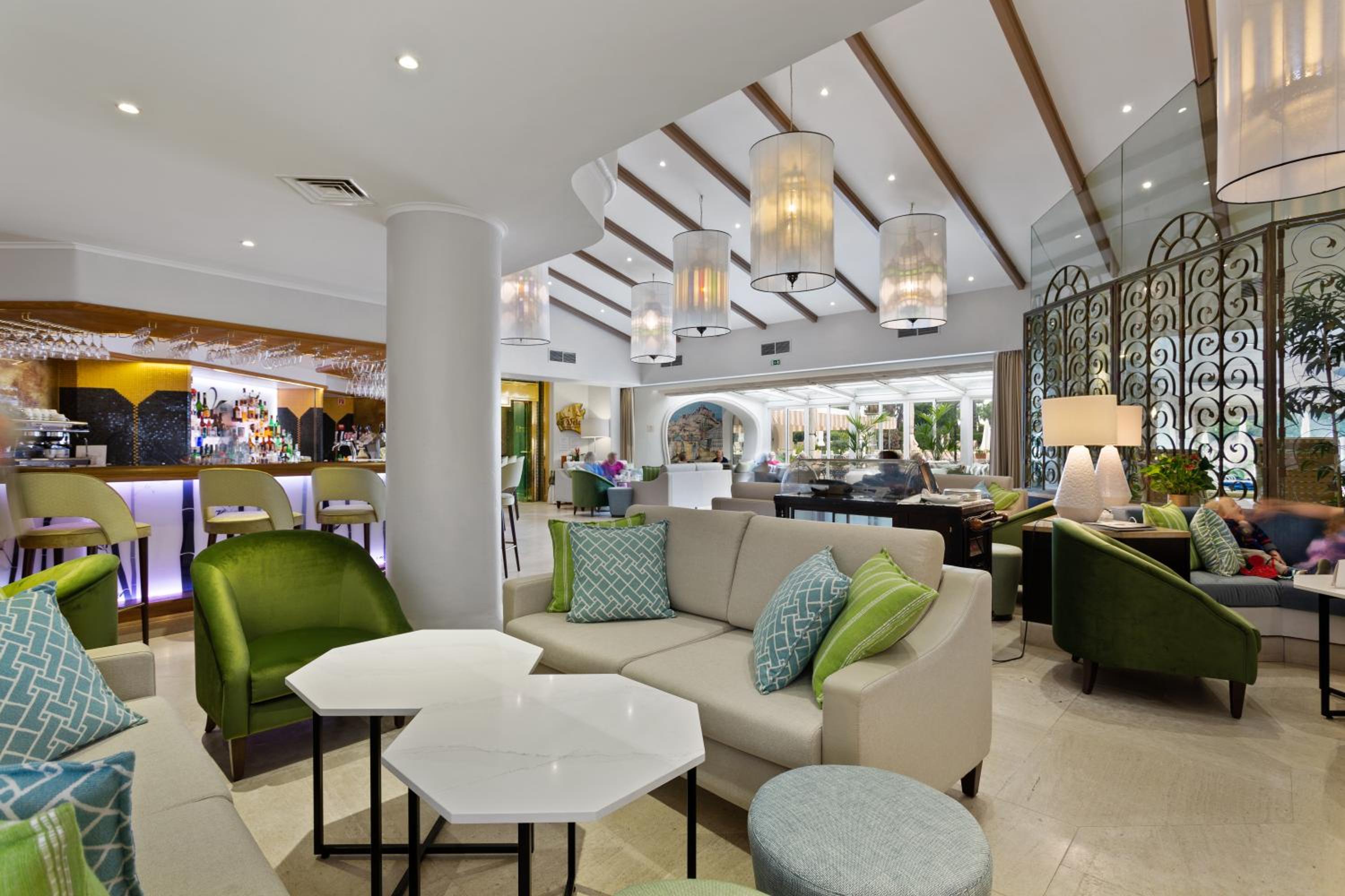 Four Seasons Country Club
