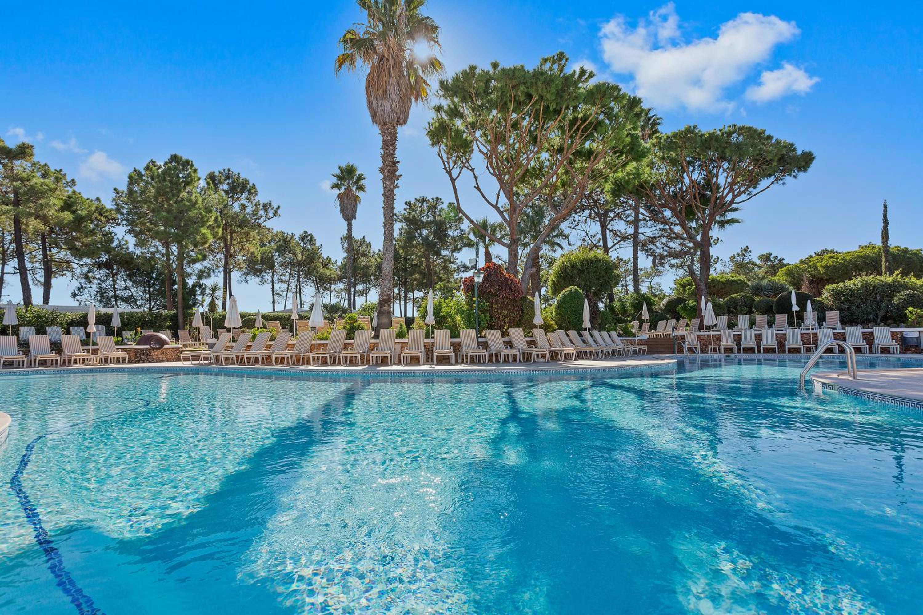 Four Seasons Country Club
