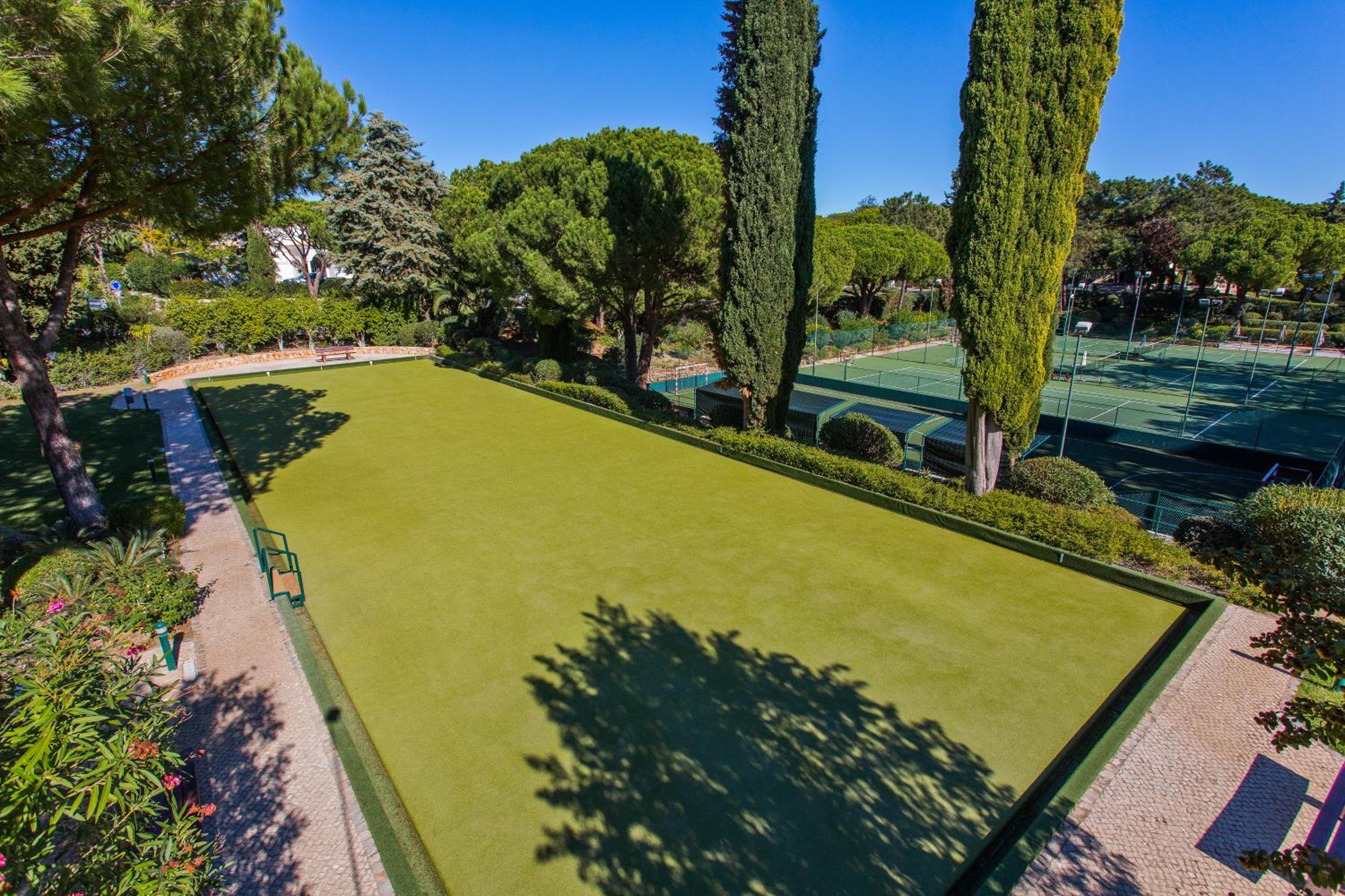 Four Seasons Country Club