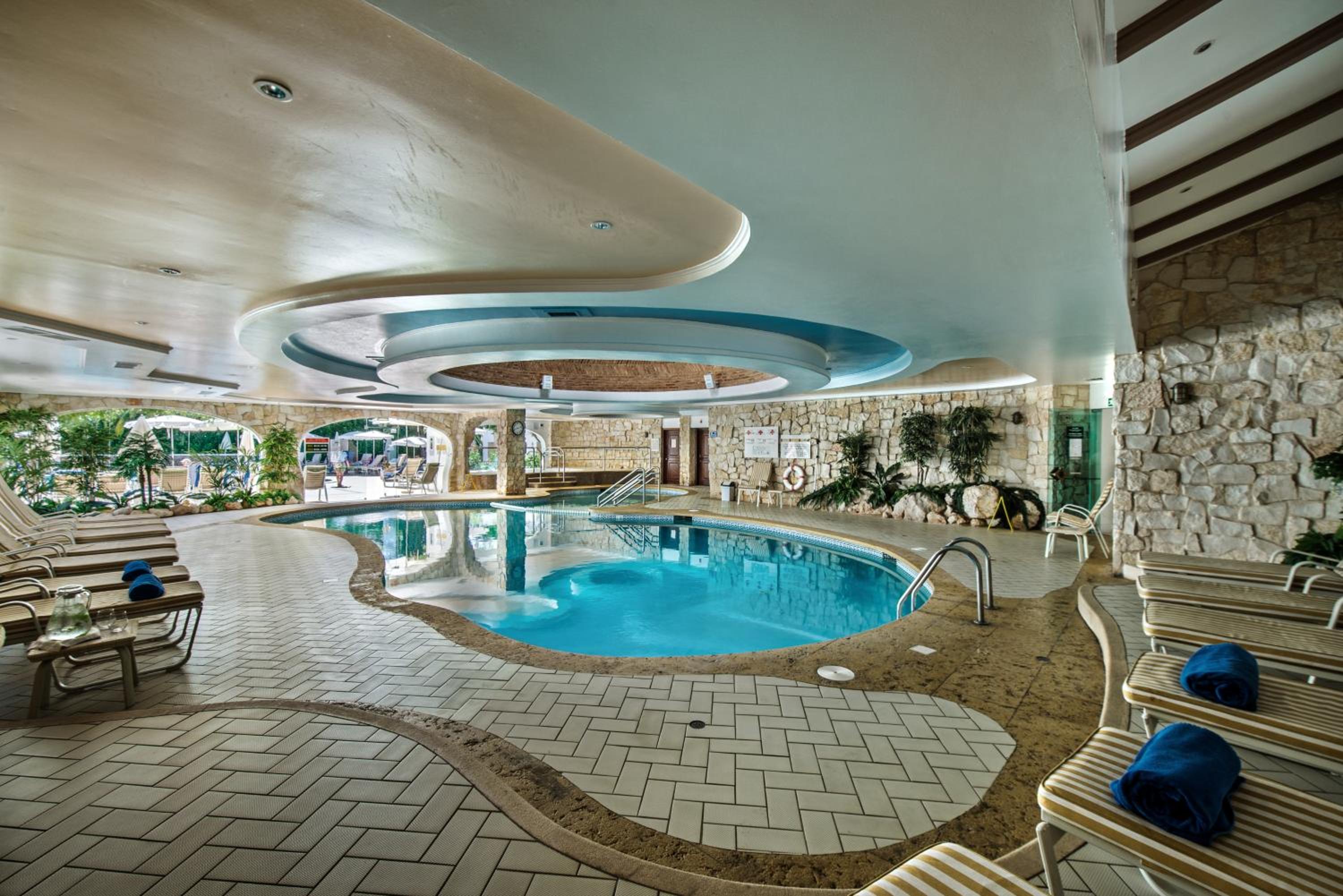 Four Seasons Country Club