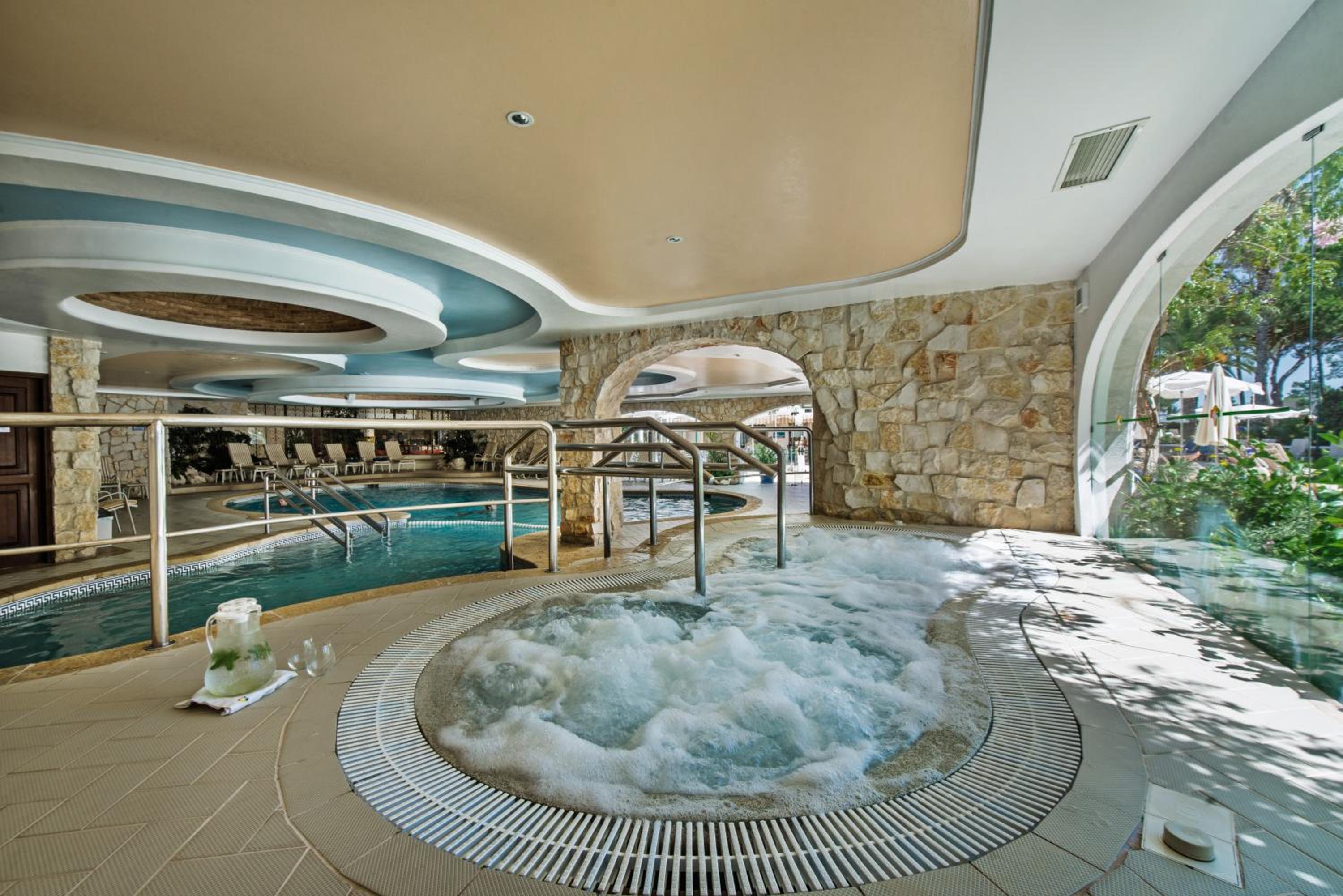 Four Seasons Country Club