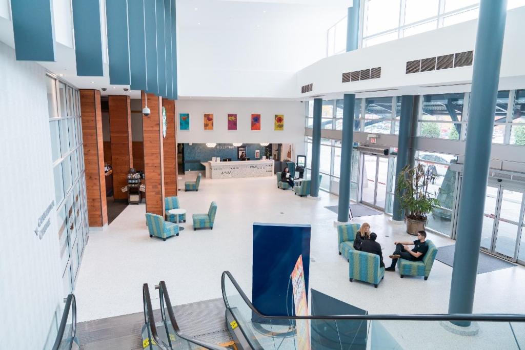 Langley Vacations - Coast Hotel  Convention Centre - Property Image 3
