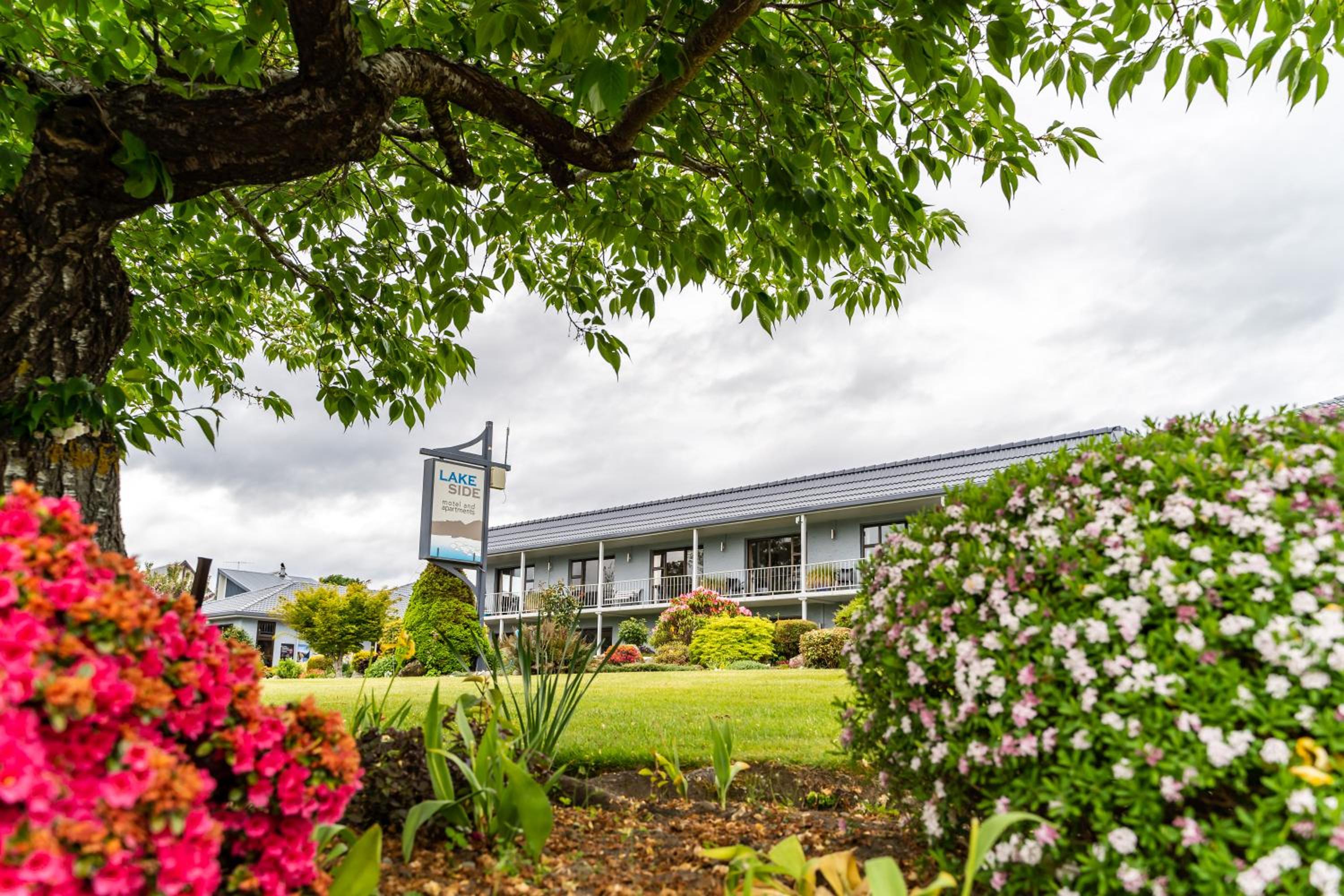 Lakeside Motel & Apartments