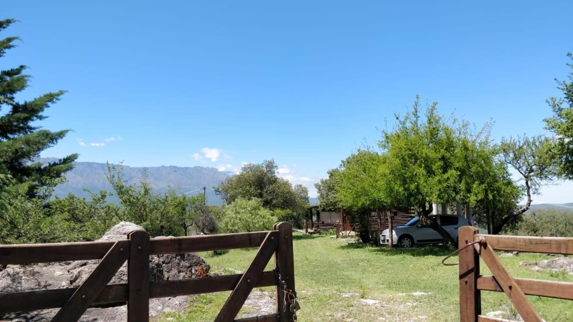 Cabaña de Troncos en la montaña