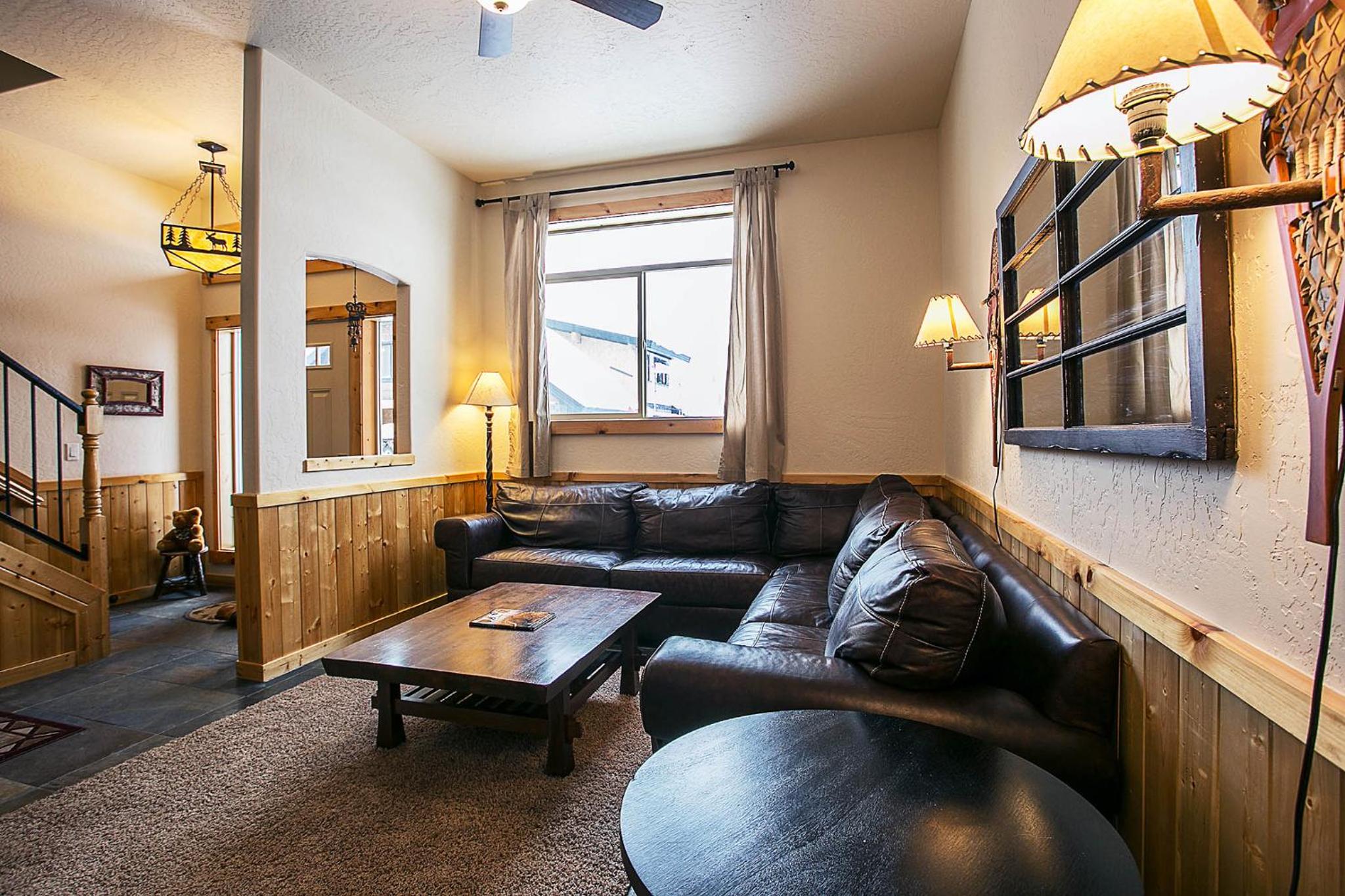 Spacious Sandpoint Chalet with Hot Tub Views view 5