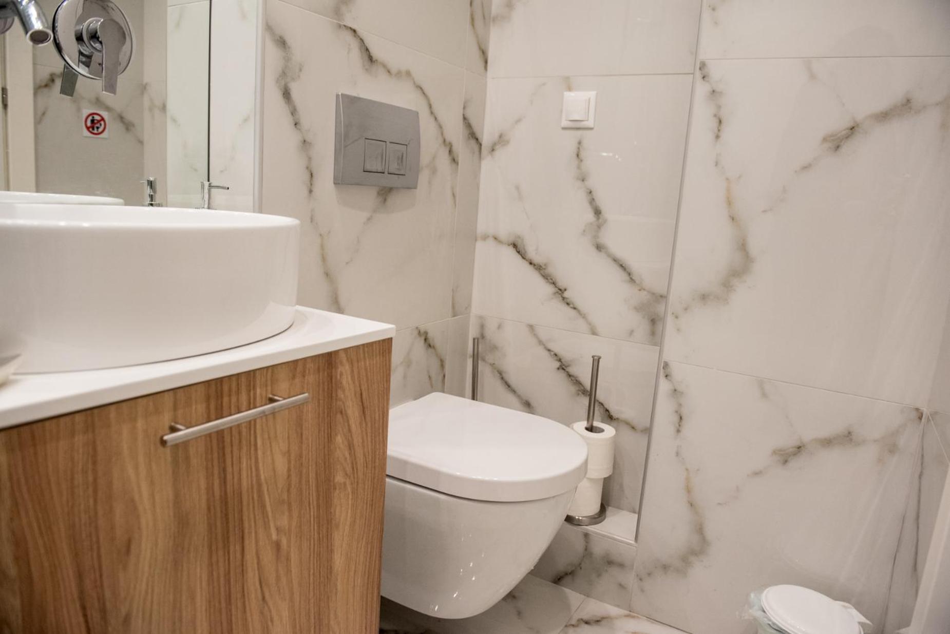 Leiland #colony_White_Tower_Suite view 3