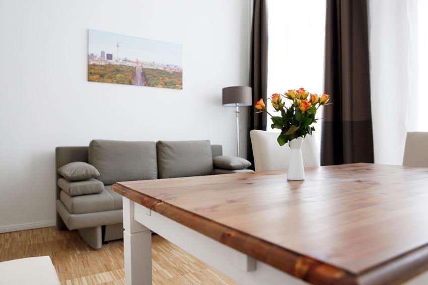 SC 03 by ROCKCHAIR Apartments l SUPERHOST Status l 2 Bedrooms Boxspringbeds Balcony Elevator - Cozy Family & Business Flair welcomes you!