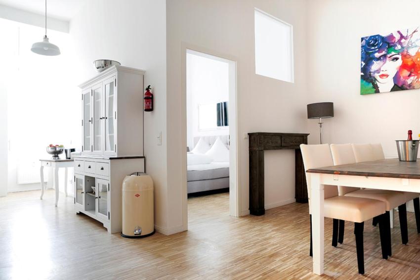 SC 04 by ROCKCHAIR Apartments l SUPERHOST Status l 4 Bedrooms Boxspringbeds 2 Bathrooms Balcony Elevator - Cozy Family & Business Flair welcomes you!