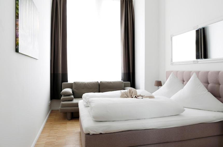 SC 04 by ROCKCHAIR Apartments l SUPERHOST Status l 4 Bedrooms Boxspringbeds 2 Bathrooms Balcony Elevator - Cozy Family & Business Flair welcomes you!
