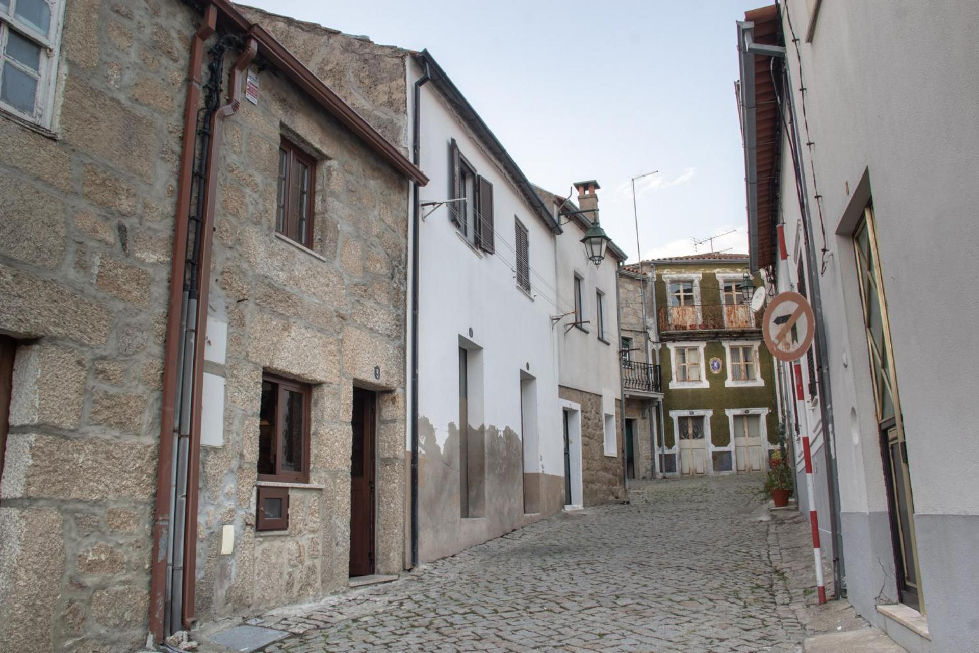 Casa dos Poetas by AL Belmonte view 4