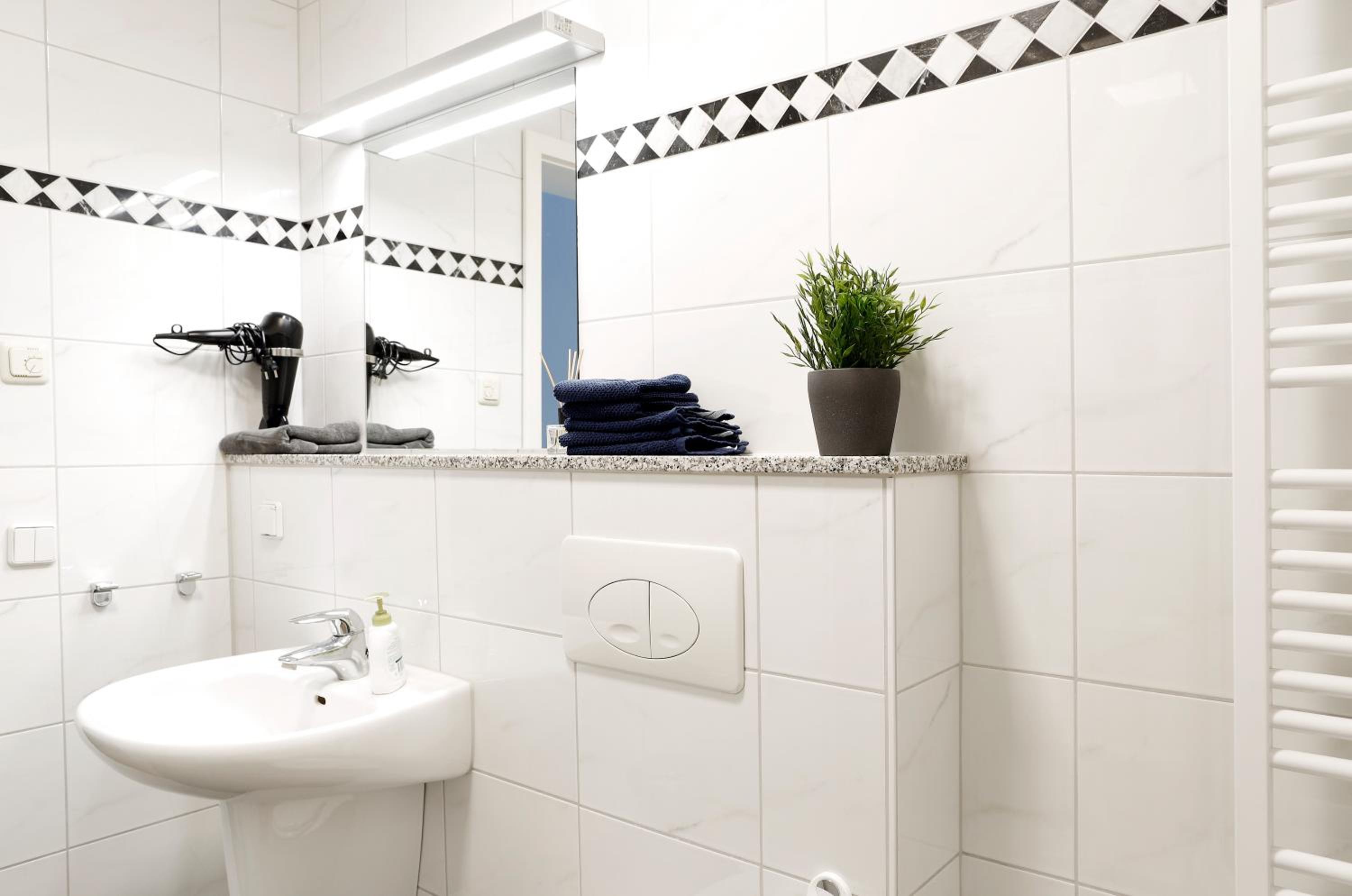SWINE by ROCKCHAIR Apartments l SUPERHOST Status l Cozy Family & Business Flair in City Center 