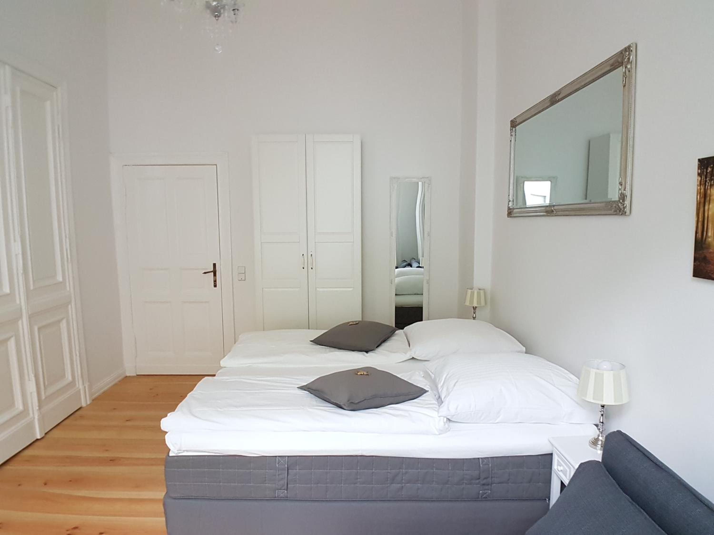 LANG Re by ROCKCHAIR Apartments l SUPERHOST Status l 2 Bedrooms Boxspringbeds in City Center - Cozy Family & Business Flair welcomes you!