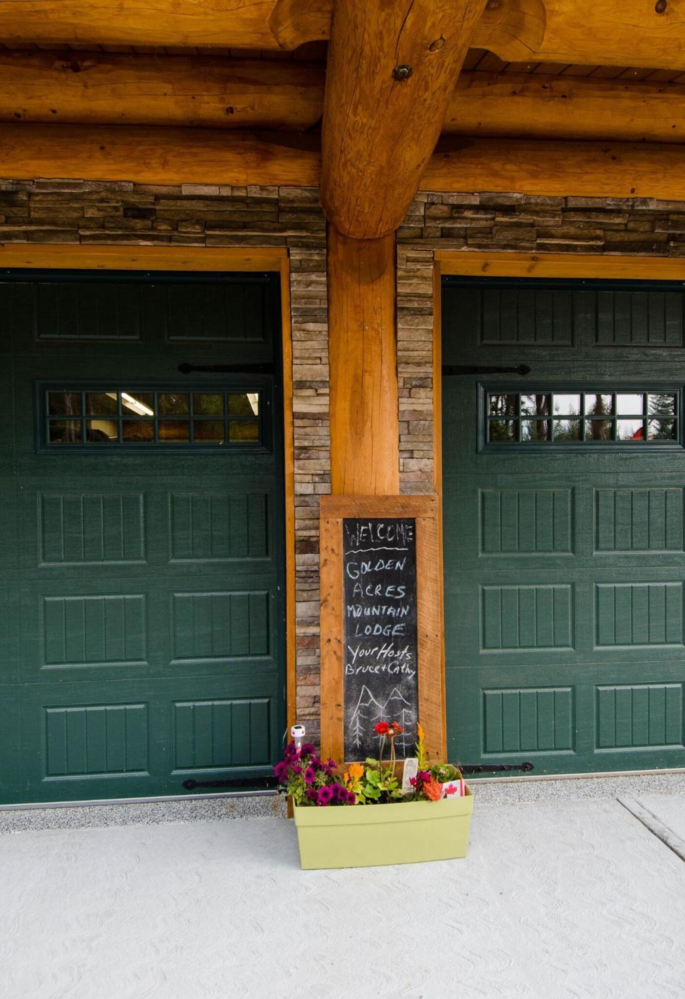 Golden Acres Mountain Lodge