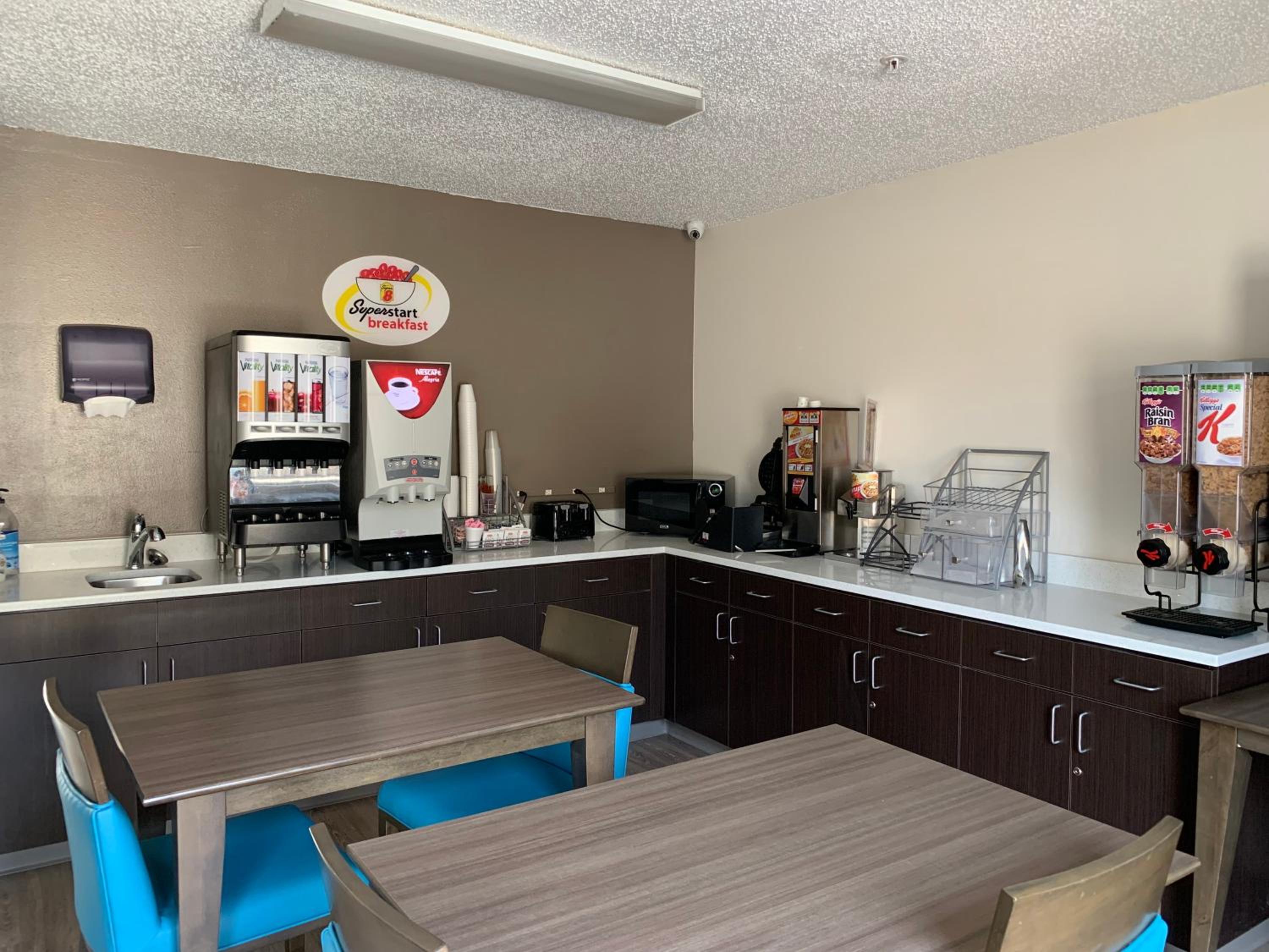 Super 8 by Wyndham Waxahachie TX - Property Image 11