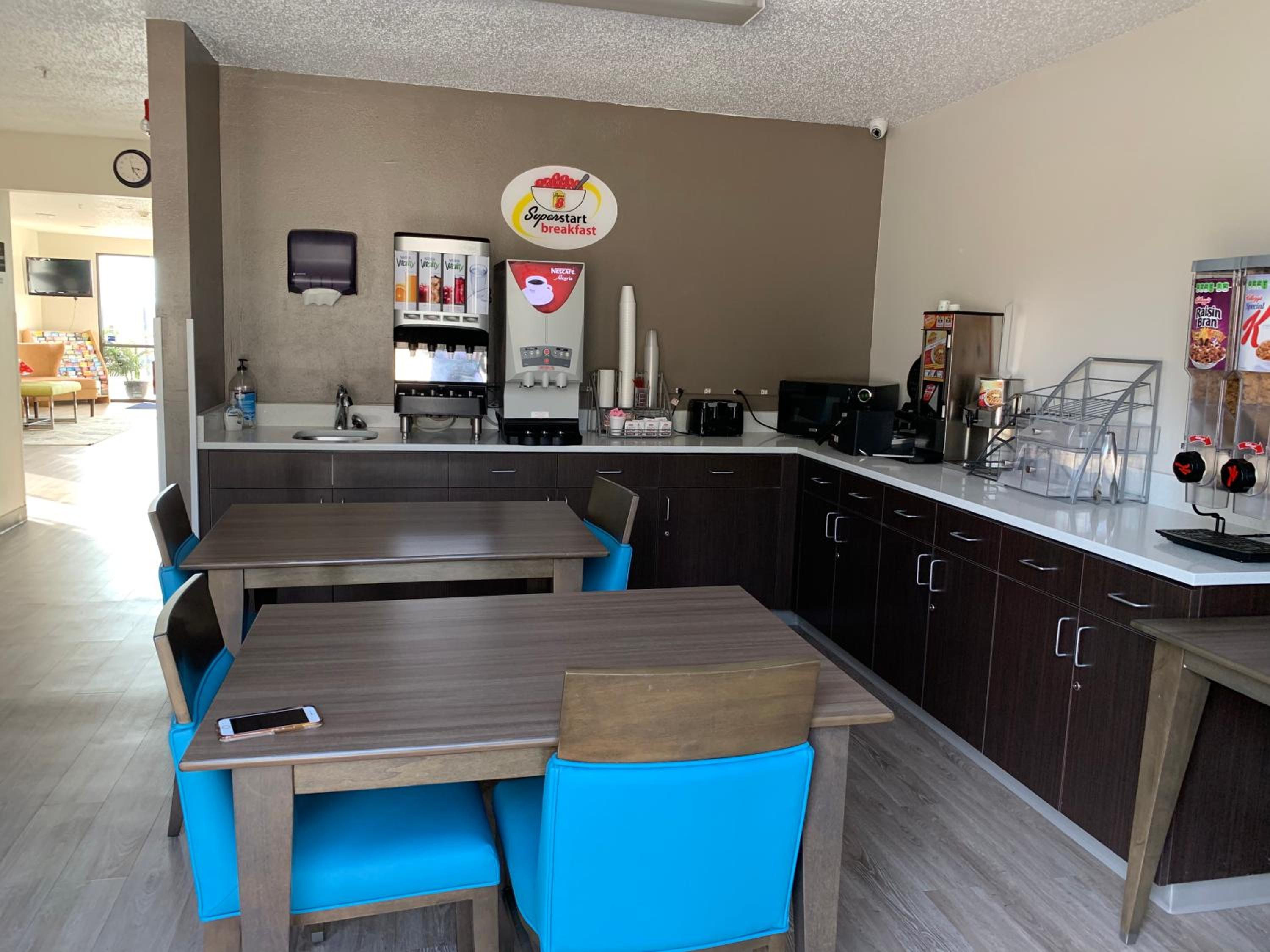 Super 8 by Wyndham Waxahachie TX - Property Image 10