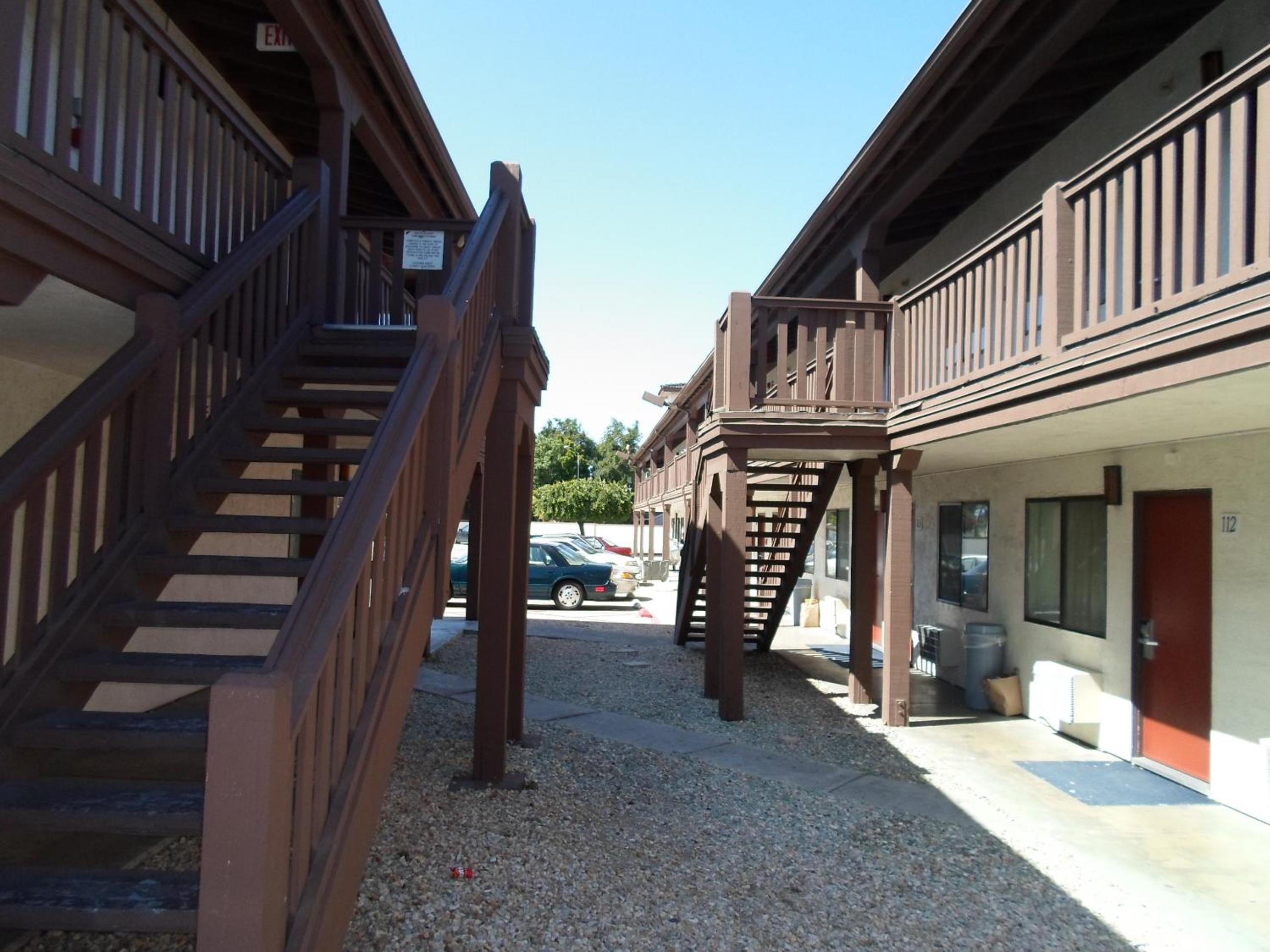 Newark Vacations - EZ 8 Motel Newark - Property Image 8