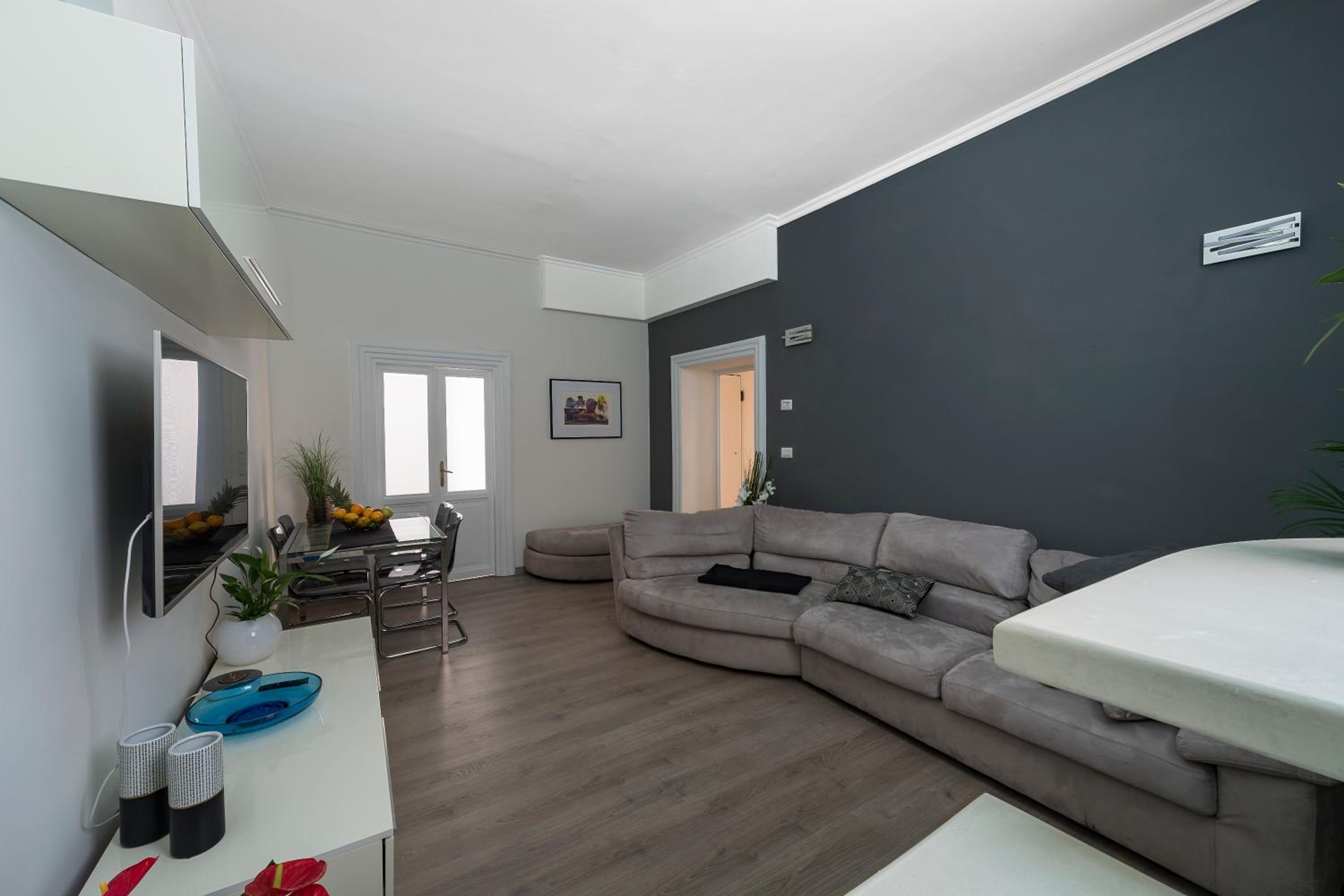 Spanish Steps 3 Bedrooms Cozy,Elegant and central