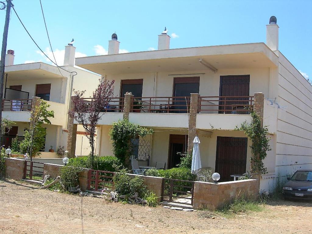House in Front of the Sea view 3