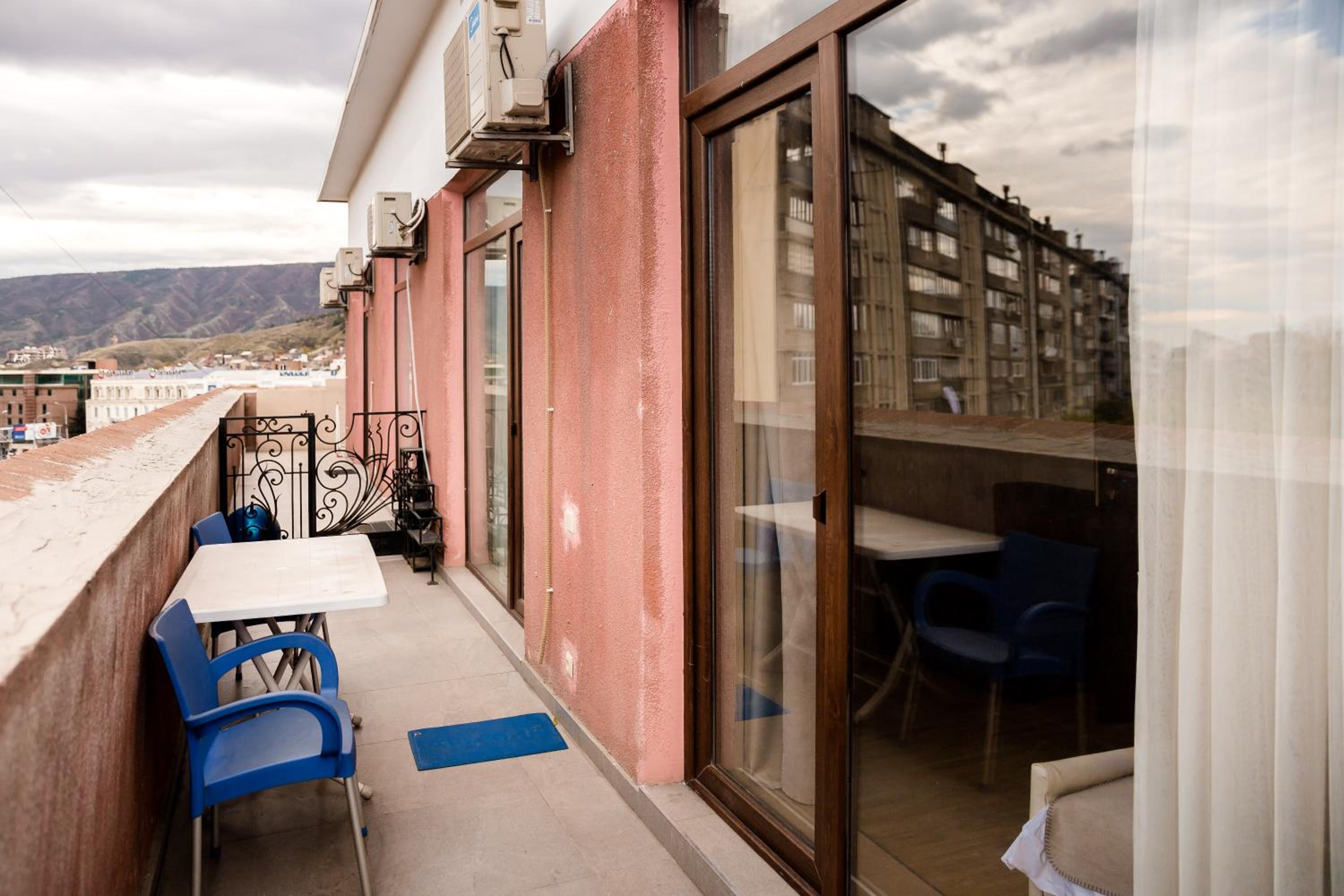 Apartment With Terrace in Avlabari view 3