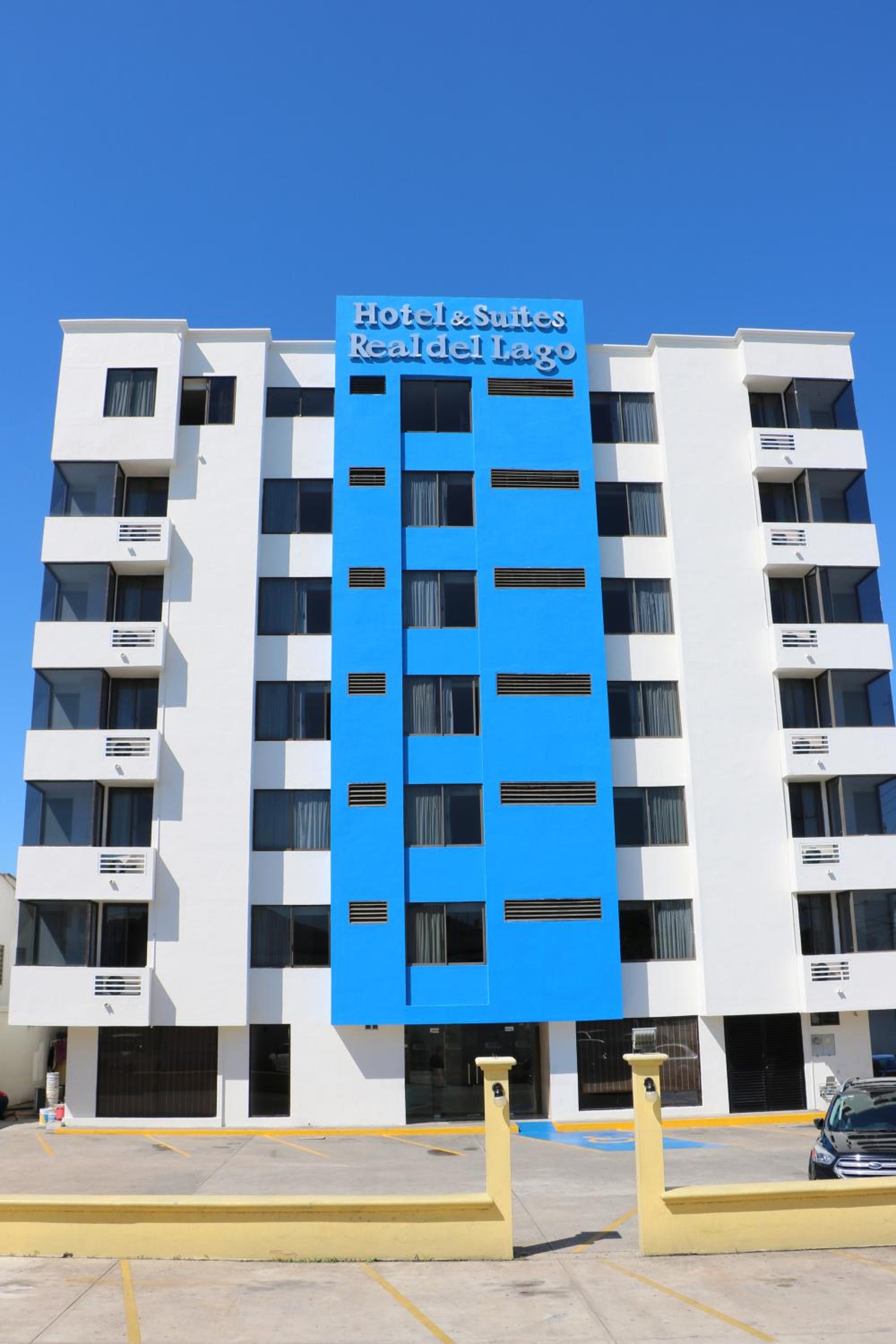 Hotel & Suites Real del Lago - Image 1